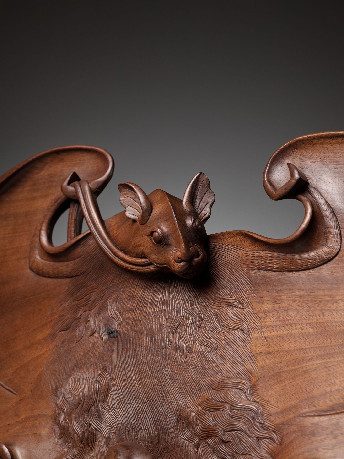 A CARVED 'BAT AND COINS' WOOD TRAY, NGUYEN DYNASTY, REIGN PERIOD OF DUY TAN - Image 7 of 8