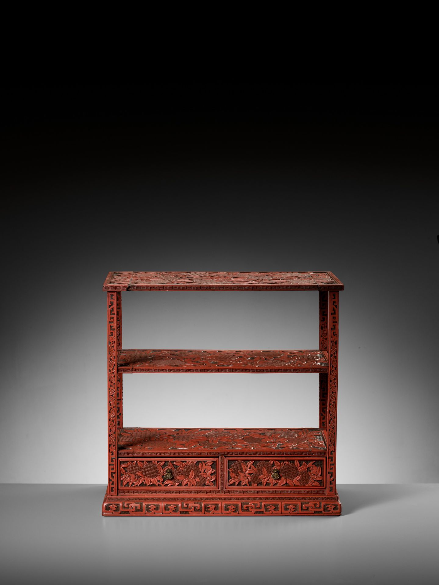 A FINE CINNABAR LACQUER DISPLAY STAND, QING DYNASTY - Image 6 of 12