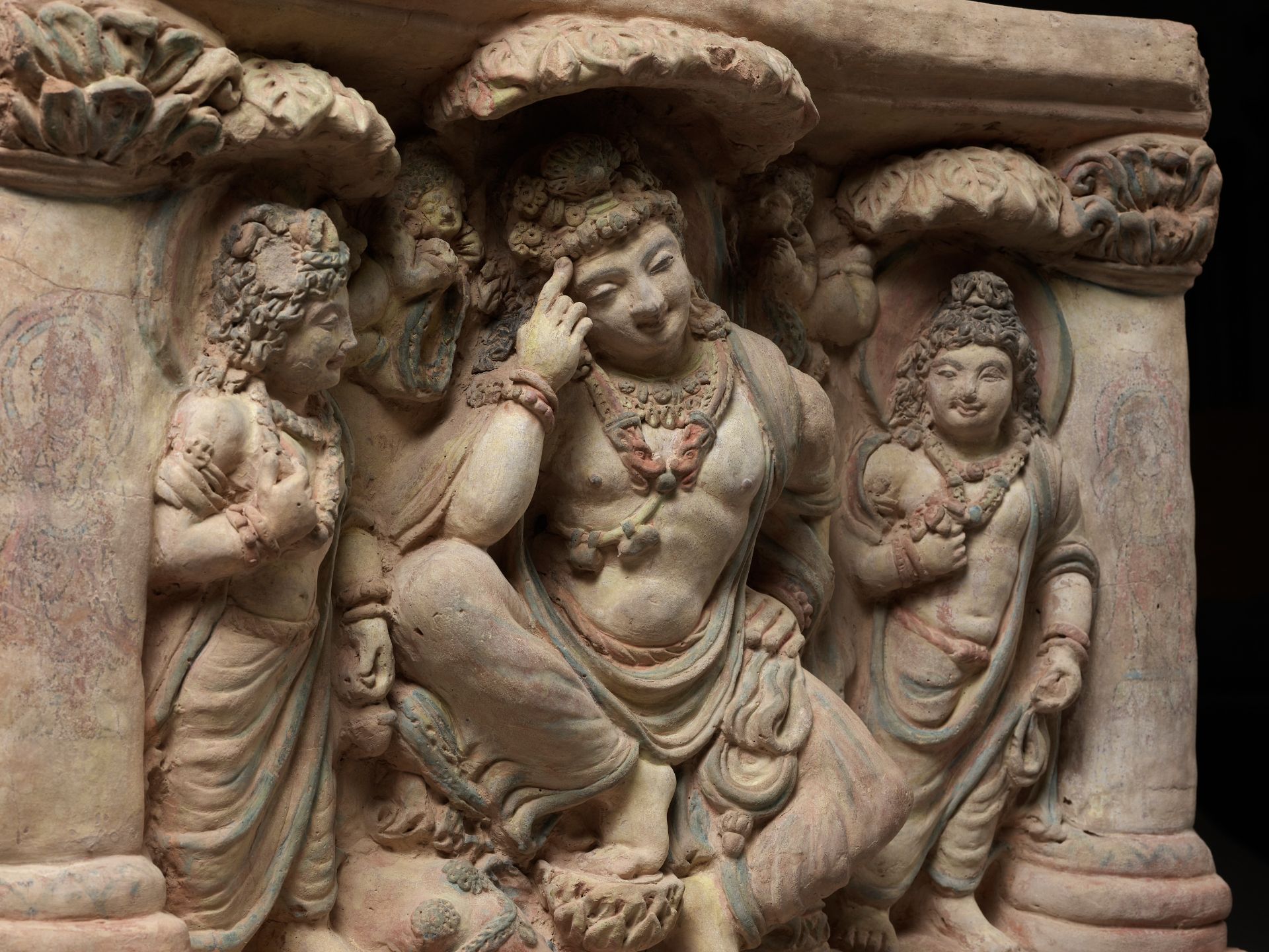 AN EXTRAORDINARILY RARE AND SPECTACULAR TERRACOTTA RELIEF OF A THINKING PRINCE SIDDHARTA UNDER THE B - Image 15 of 19