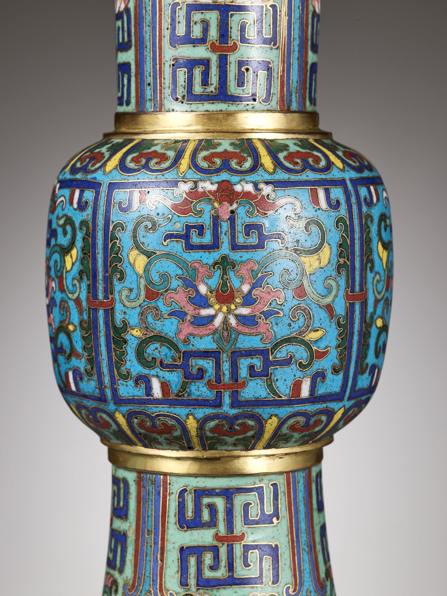 A RARE AND LARGE CLOISONNE ENAMEL 'BAJIXIANG' VASE, GU, QIANLONG PERIOD - Image 16 of 17