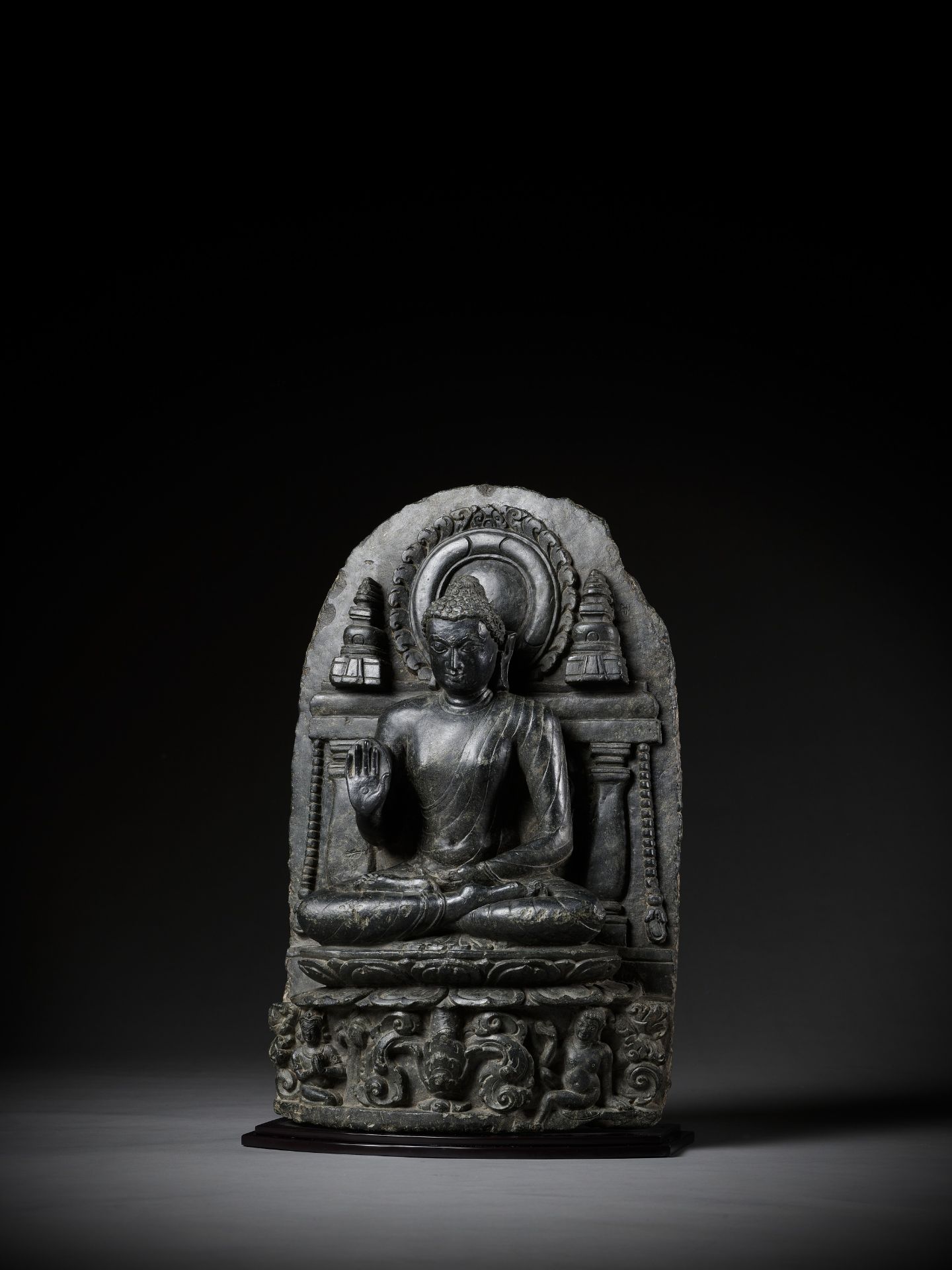 A BLACK SCHIST STELE OF BUDDHA SHAKYAMUNI, PALA PERIOD - Image 6 of 17