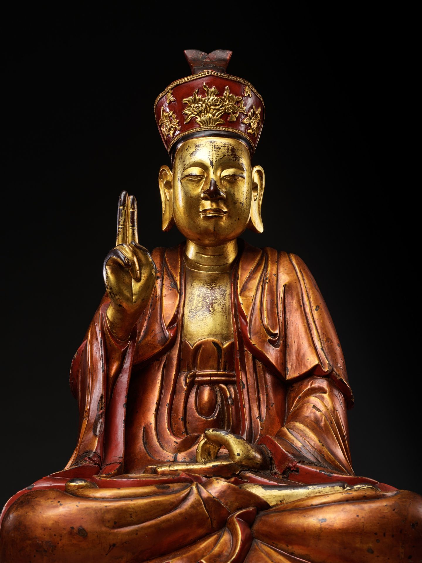 A LARGE GILT-LACQUERED WOOD FIGURE OF A BODHISATTVA, VIETNAM, 17TH-18TH CENTURY - Image 12 of 14