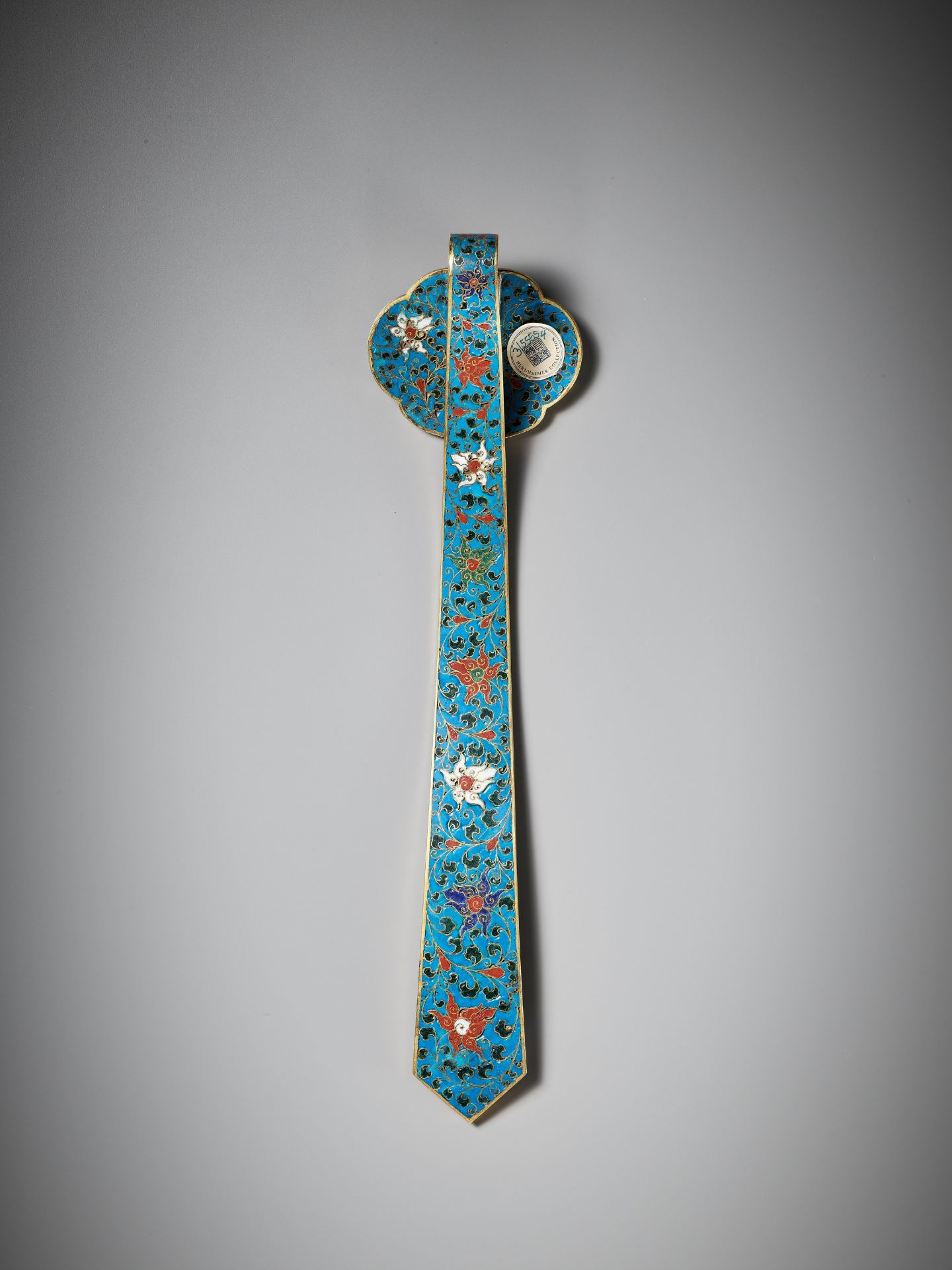 A CLOISONNE ENAMEL RUYI SCEPTER, EARLY QING DYNASTY - Image 13 of 15