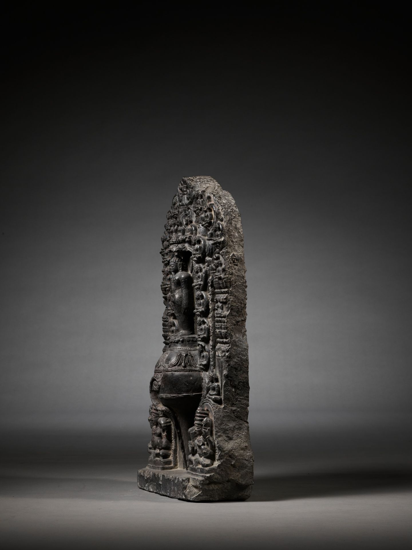 A BLACK STONE STELE OF NEMINATHA, THE 22ND JAIN TIRTHANKARA - Image 6 of 10