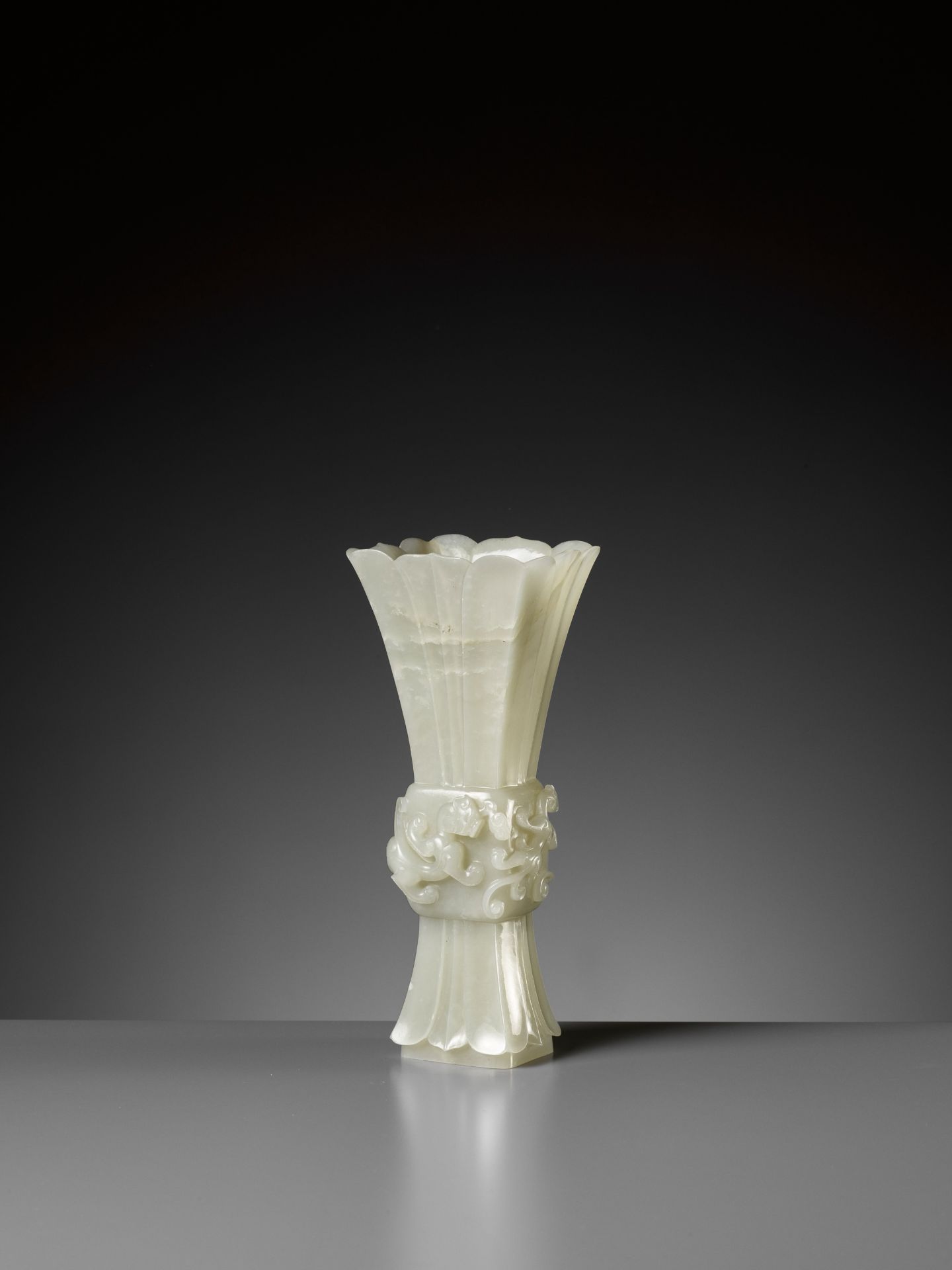 A PALE CELADON JADE PETAL-LOBED ARCHAISTIC 'CHILONG' VASE, QIANLONG PERIOD - Image 14 of 18