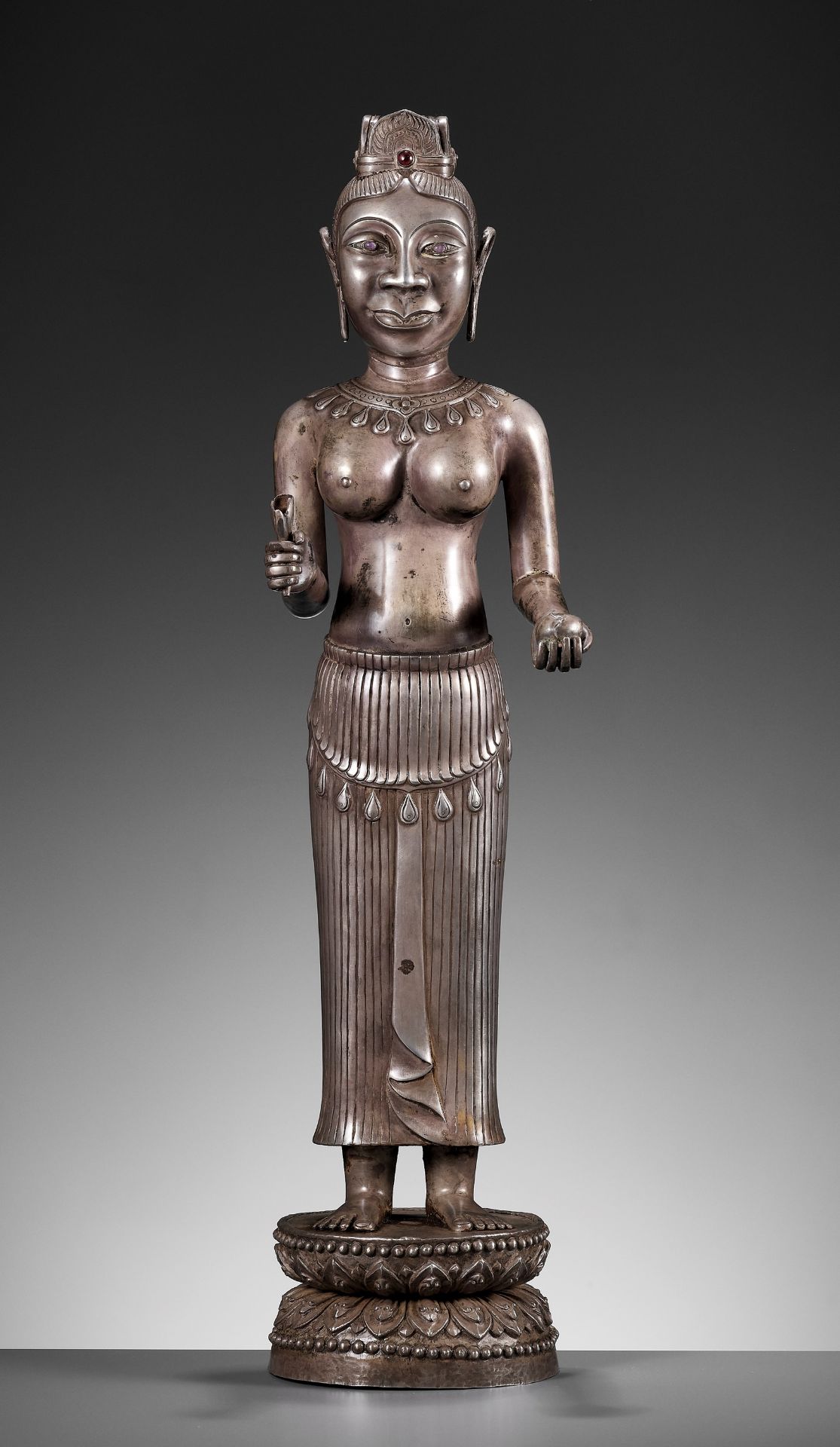 A LARGE SILVER REPOUSSE FIGURE OF UMA, CHAM PERIOD - Image 2 of 15