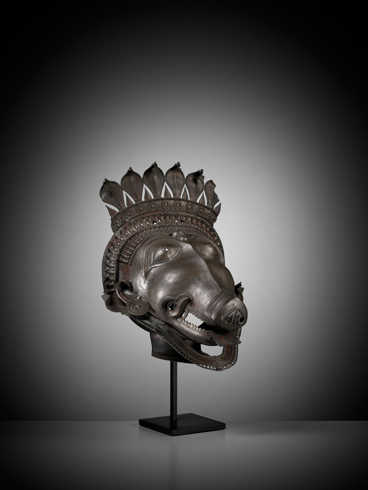 A LARGE BRONZE DANCER'S HEADPIECE IN THE FORM OF A PANJURLI BHUTA (BOAR SPIRIT DEITY) - Image 8 of 11