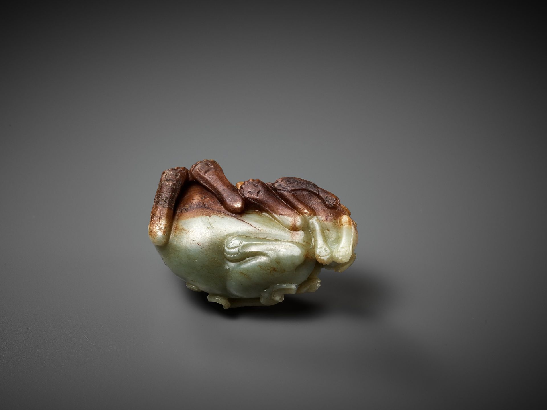 A CELADON AND RUSSET JADE 'BUDDHIST LION AND CUB' GROUP, 17TH CENTURY - Image 9 of 11