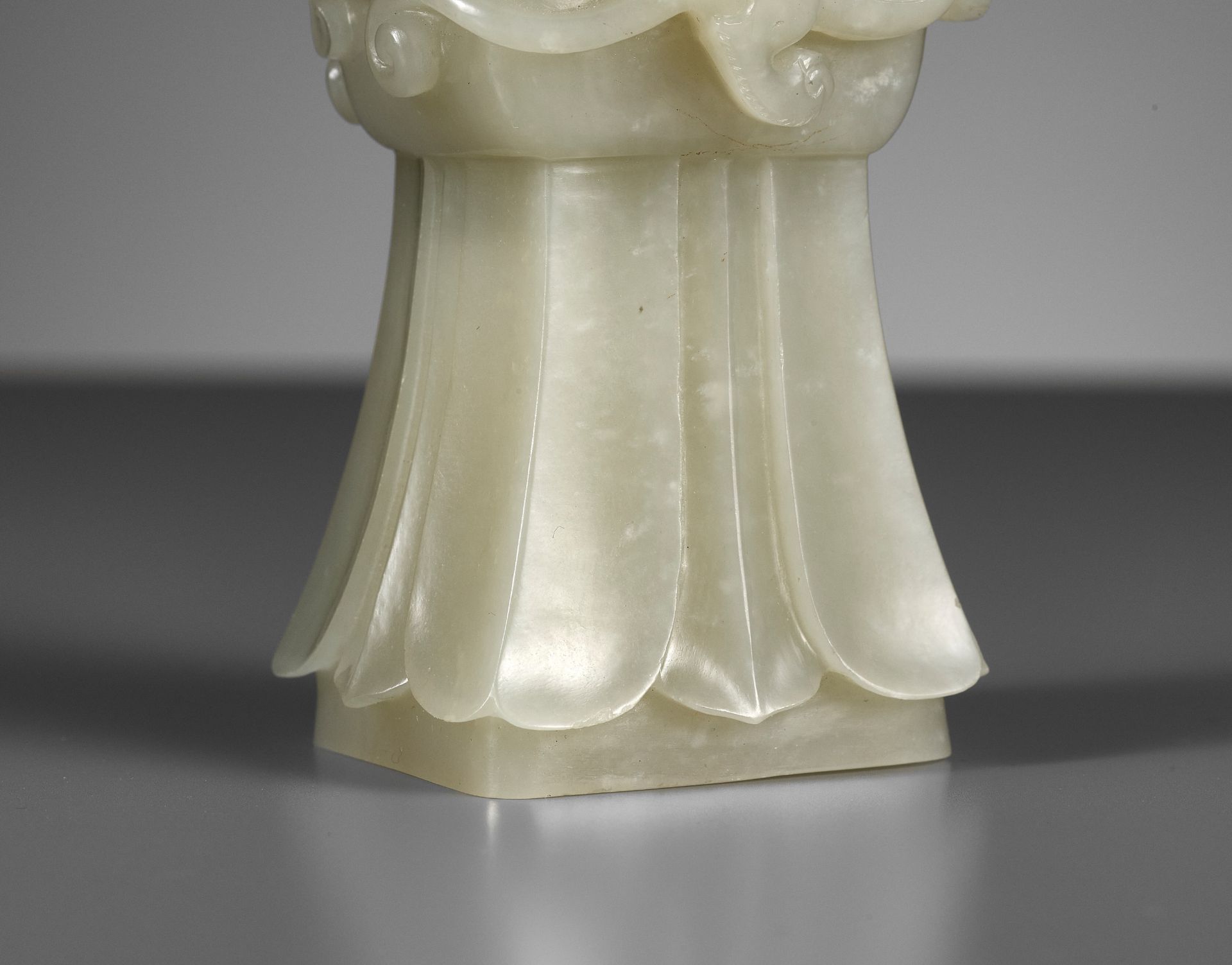 A PALE CELADON JADE PETAL-LOBED ARCHAISTIC 'CHILONG' VASE, QIANLONG PERIOD - Image 6 of 18