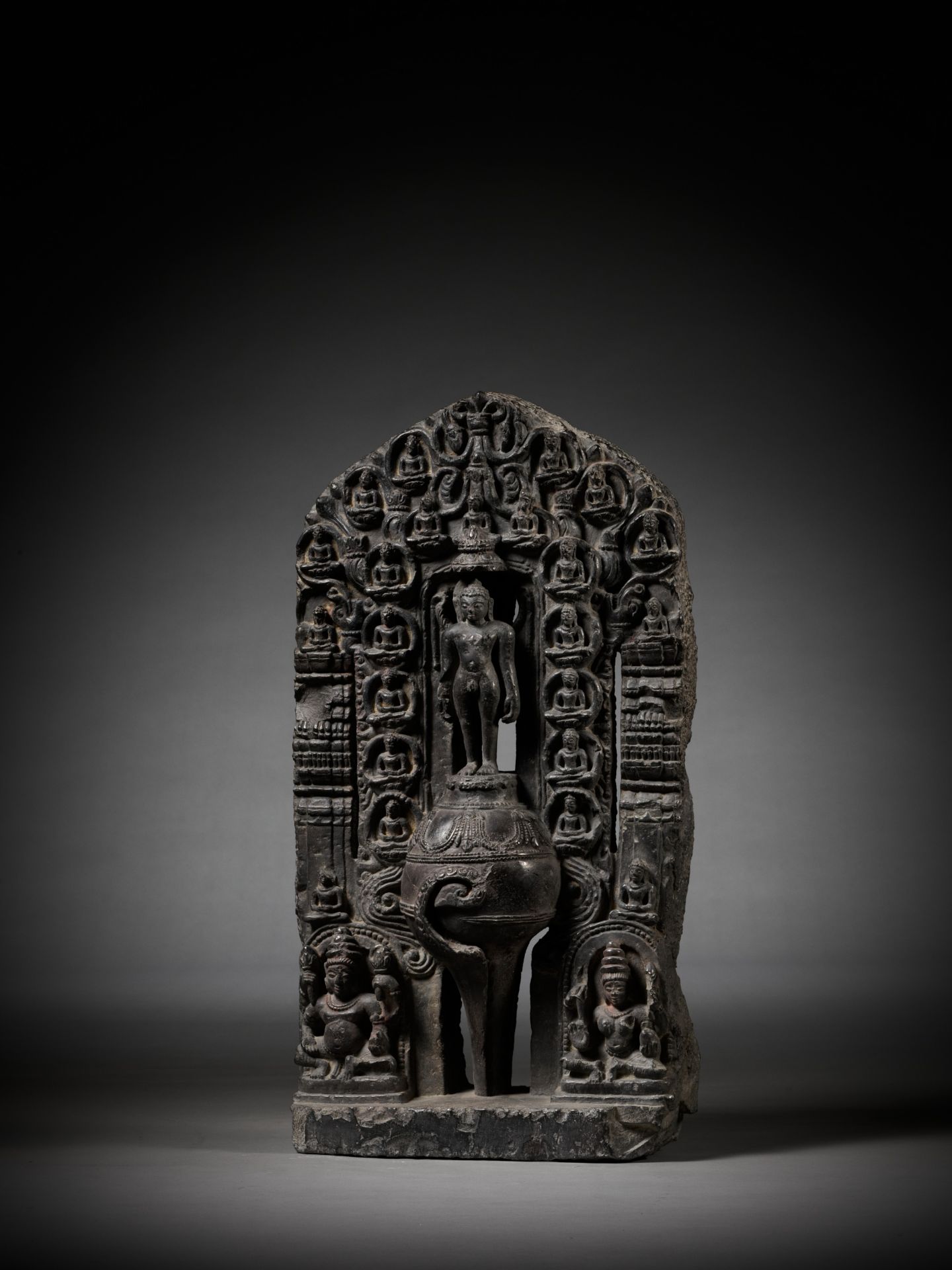 A BLACK STONE STELE OF NEMINATHA, THE 22ND JAIN TIRTHANKARA - Image 3 of 10