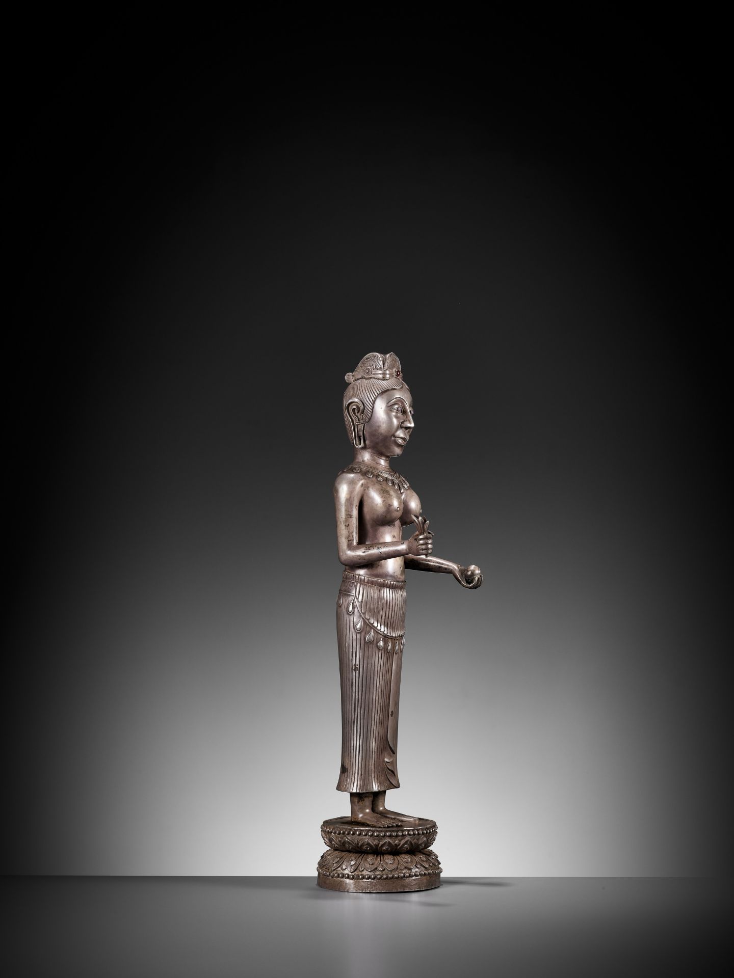 A LARGE SILVER REPOUSSE FIGURE OF UMA, CHAM PERIOD - Image 11 of 15