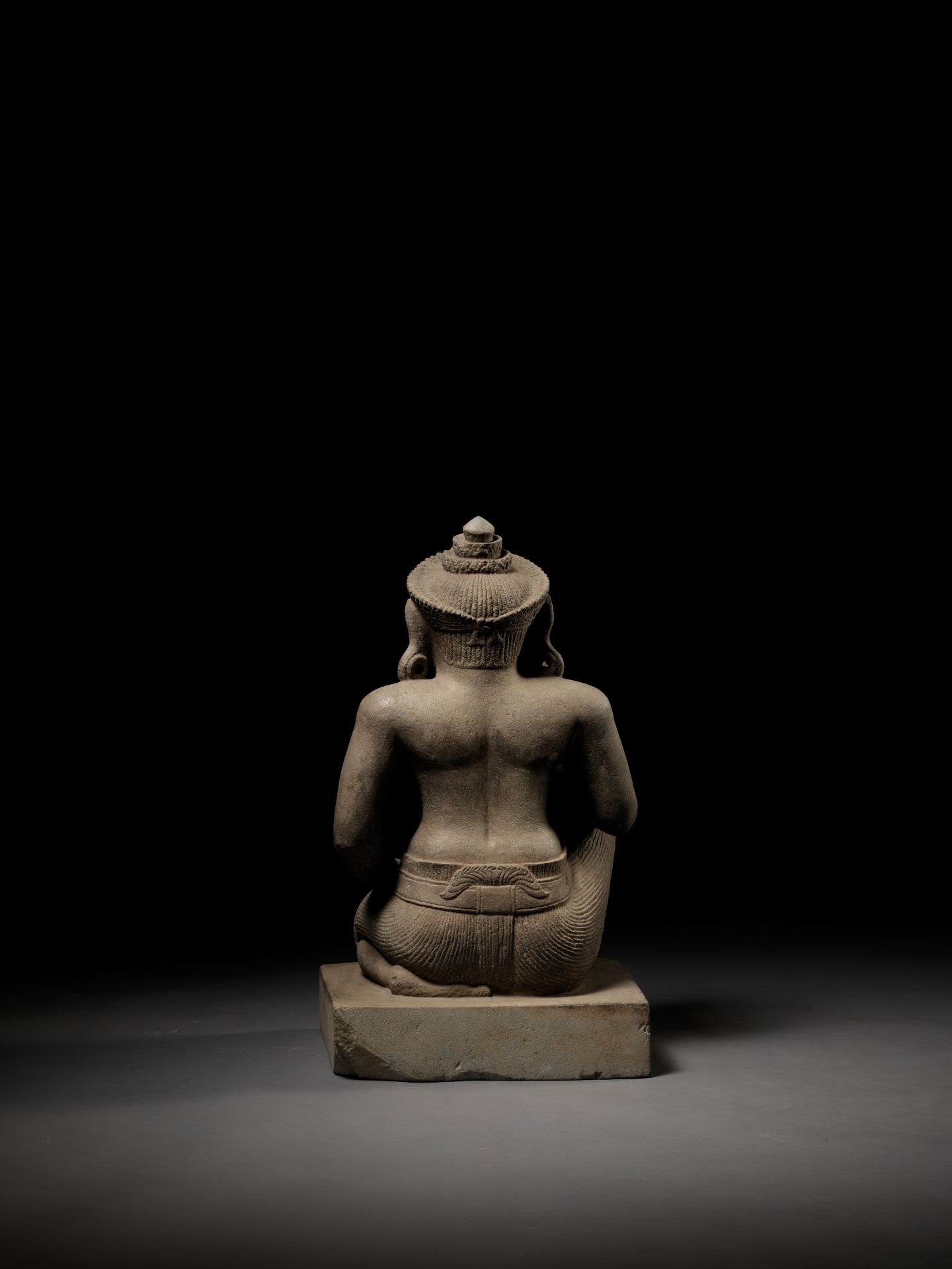 A SANDSTONE GUARDIAN FIGURE DEPICTING HANUMAN, KOH KER STYLE - Image 14 of 18