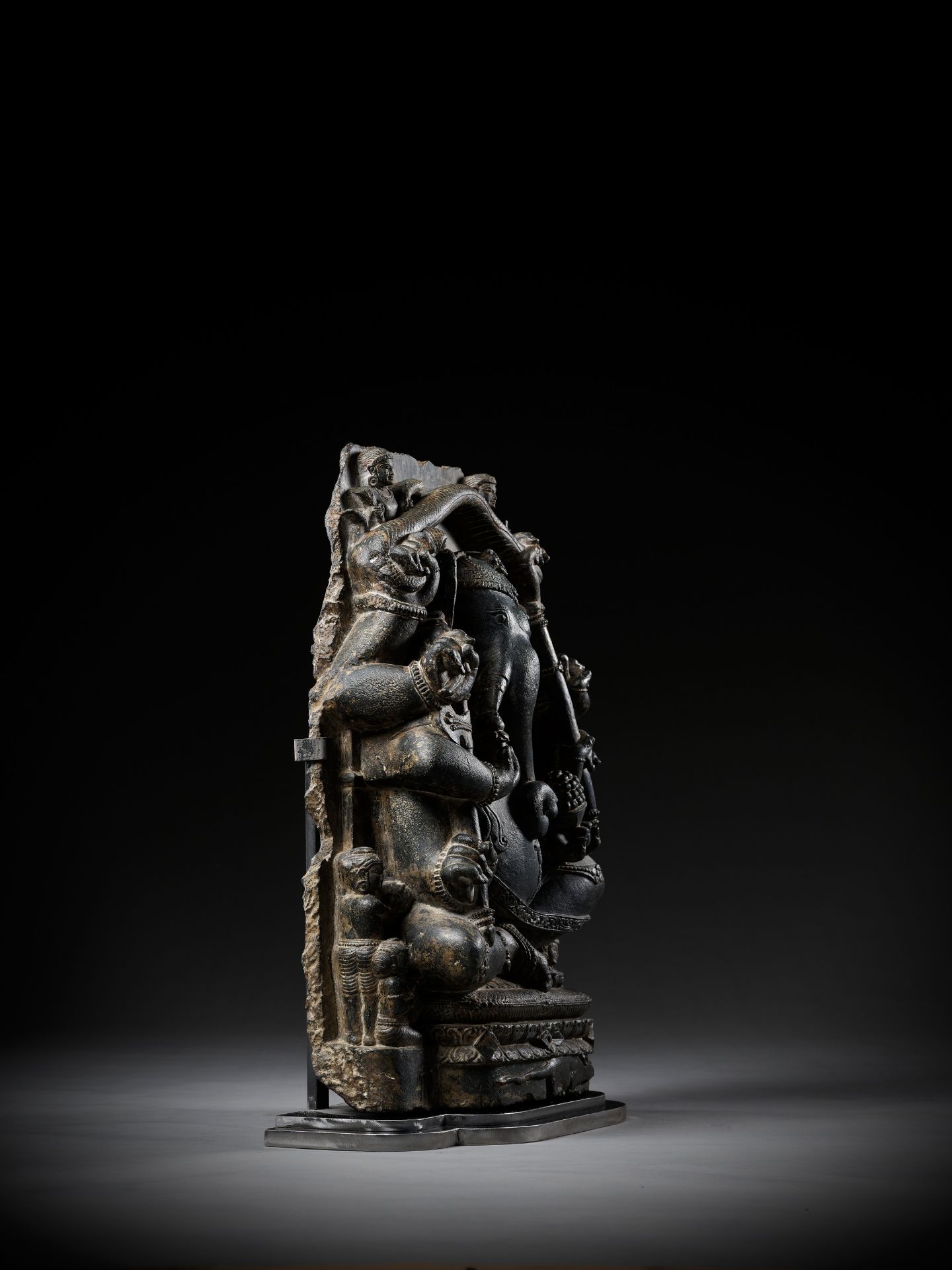 A BLACK SCHIST FIGURE OF GANESHA WITH A SNAKE MANDORLA, PALA PERIOD - Image 15 of 16