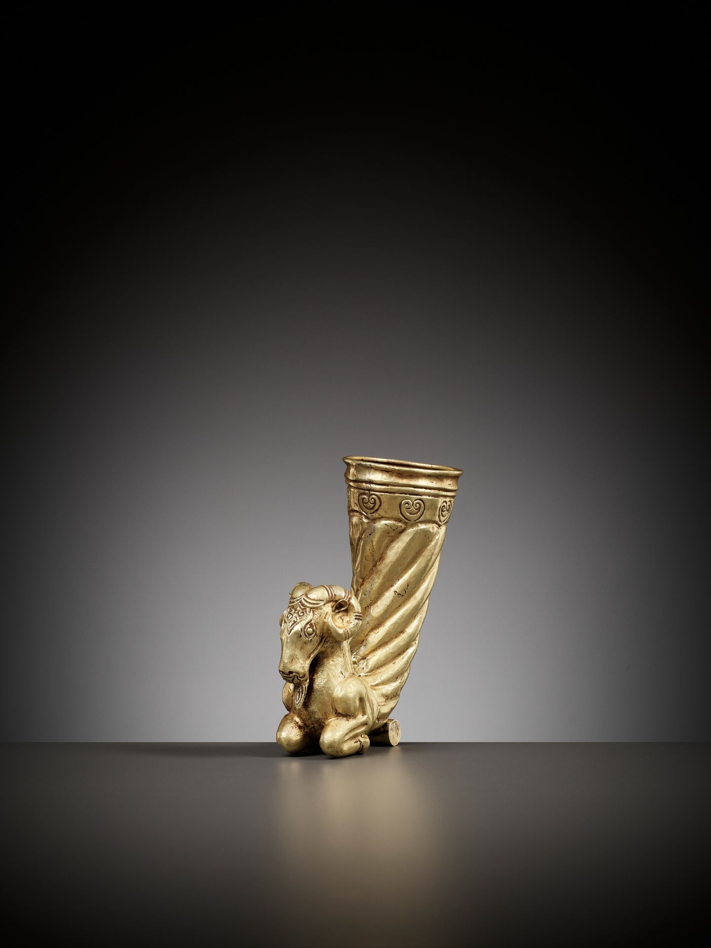 A WESTERN ASIATIC RAM-FORM GOLD RHYTON, CIRCA 5TH - 10TH CENTURY AD - Image 12 of 14