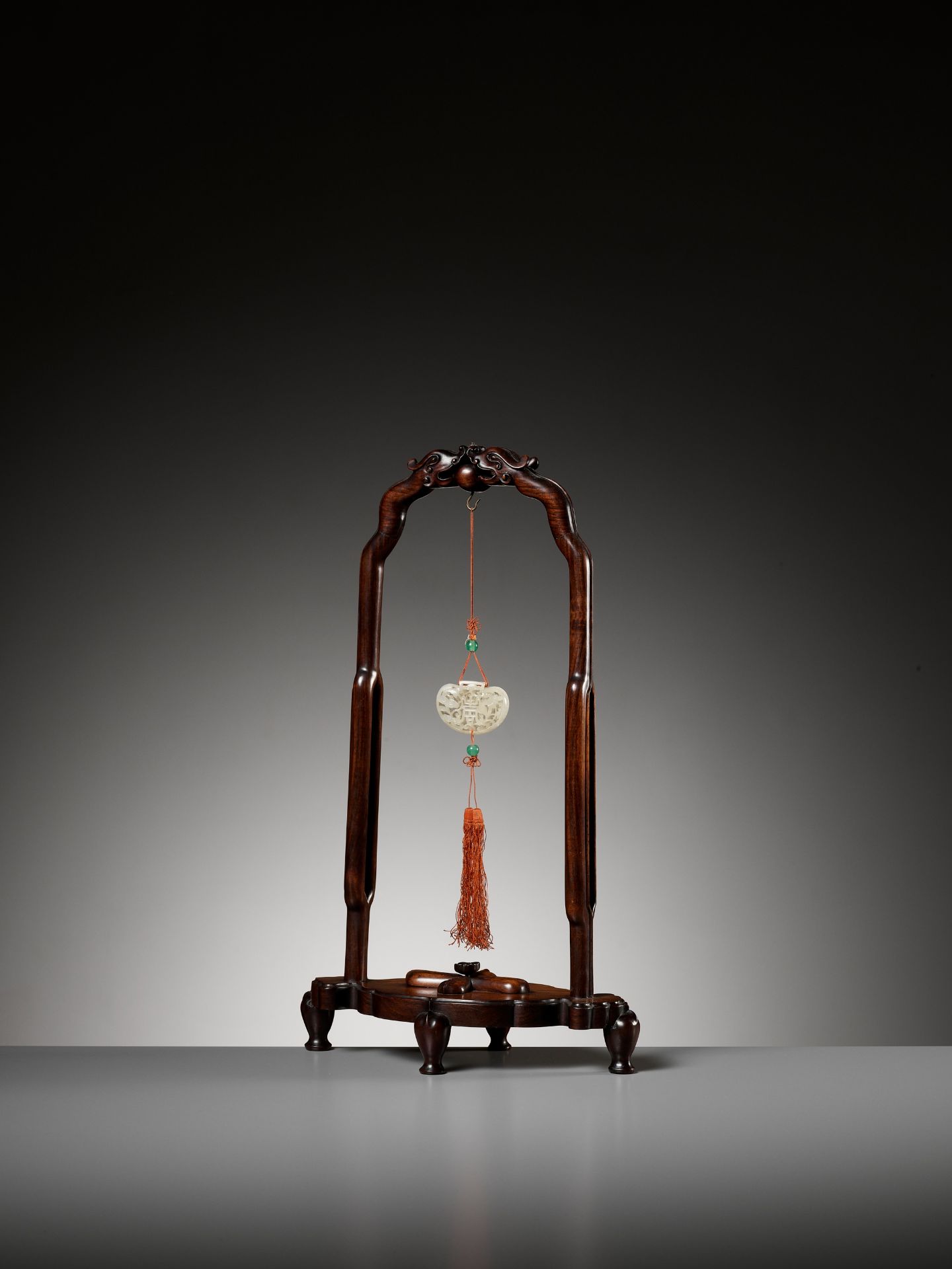 A WHITE JADE POMANDER AND MATCHING WOOD STAND, QIANLONG - Image 7 of 8