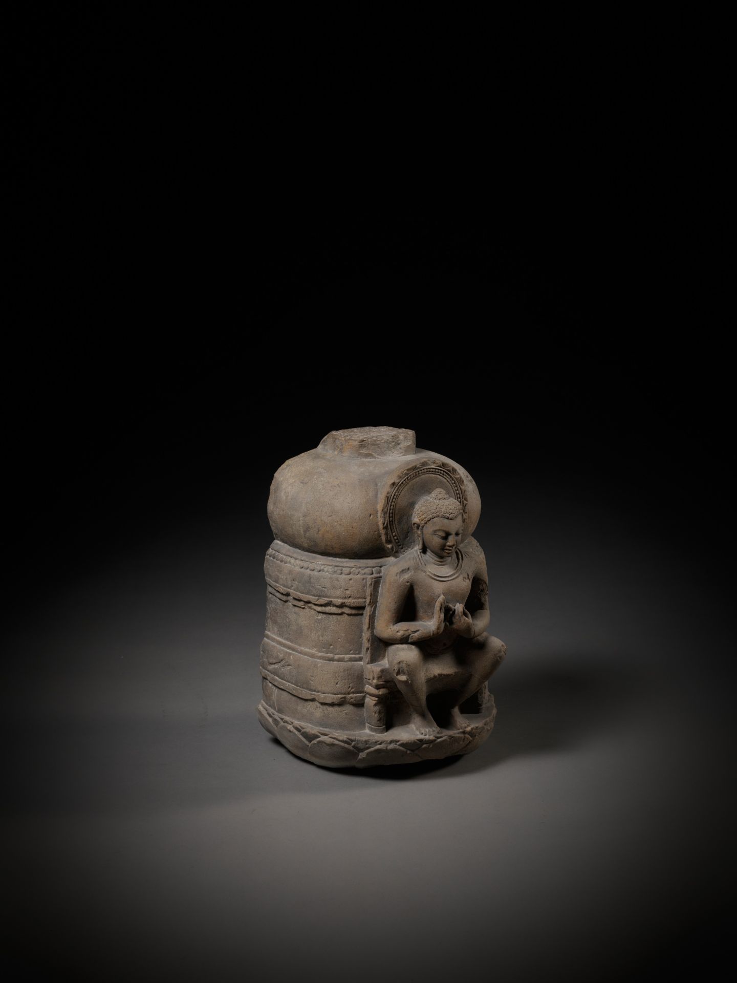 A SANDSTONE STUPA DOME FRAGMENT DEPICTING BUDDHA, POST-GUPTA PERIOD - Image 10 of 12