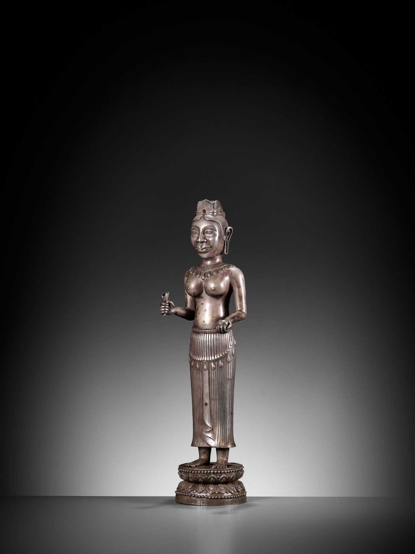 A LARGE SILVER REPOUSSE FIGURE OF UMA, CHAM PERIOD - Image 7 of 15