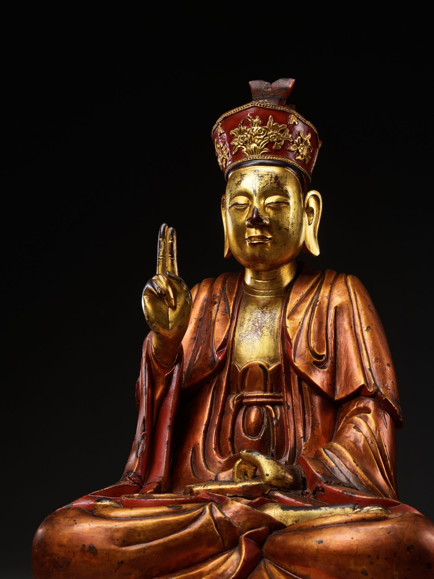 A LARGE GILT-LACQUERED WOOD FIGURE OF A BODHISATTVA, VIETNAM, 17TH-18TH CENTURY - Image 11 of 14