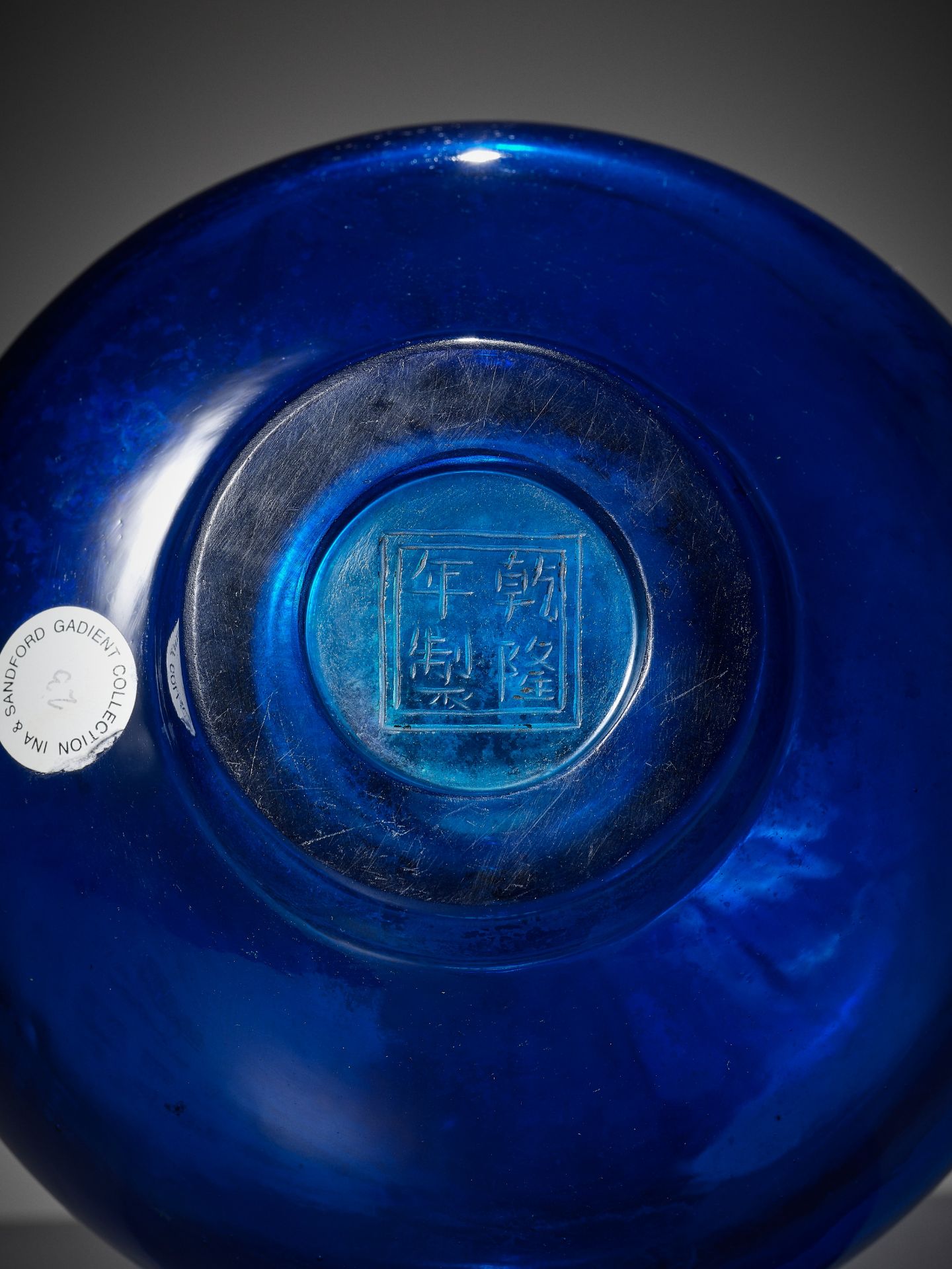 A RARE AQUAMARINE BLUE GLASS BOTTLE VASE, QIANLONG MARK AND PERIOD - Image 3 of 11