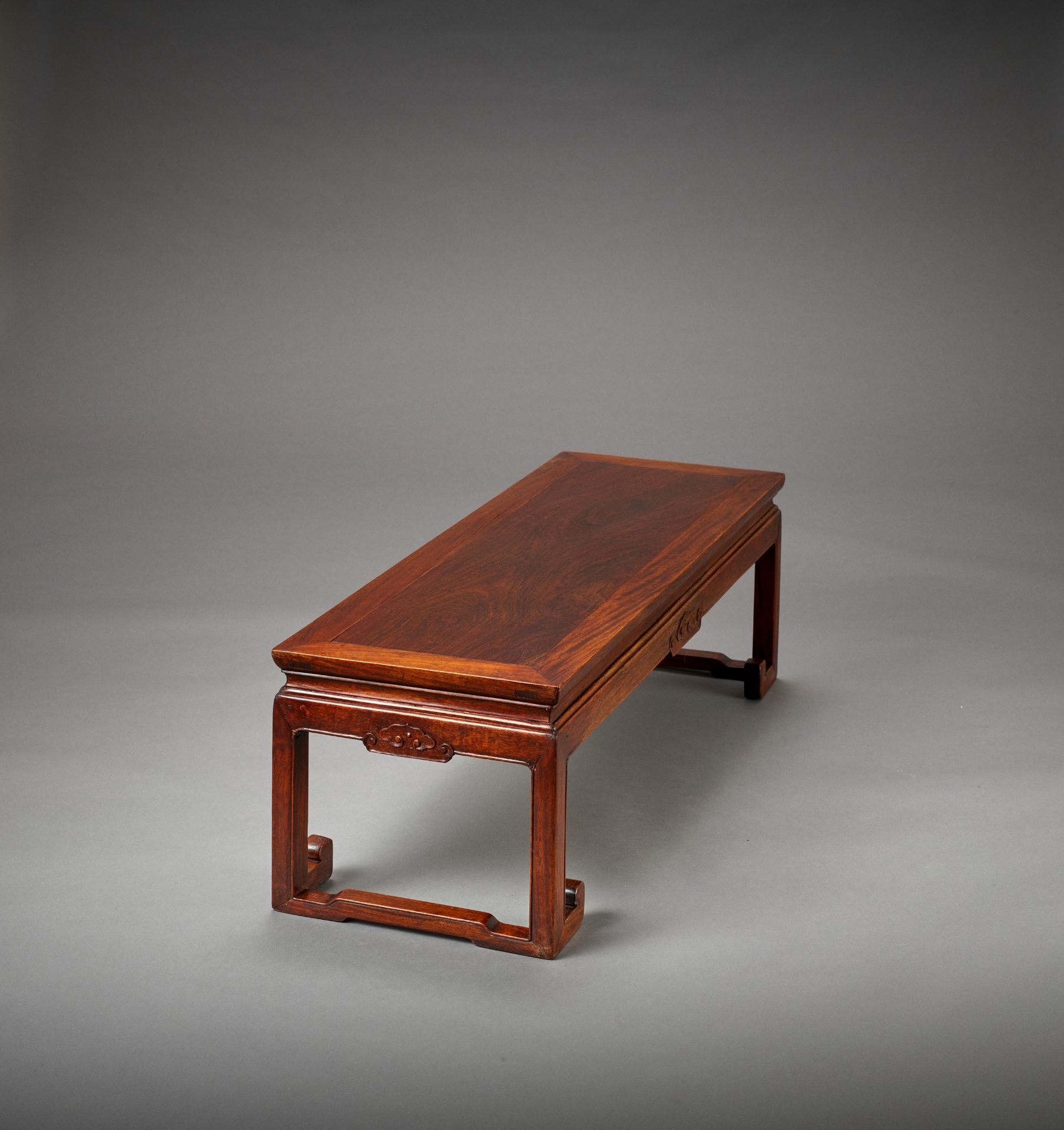 A RARE RECTANGULAR HUANGHUALI KANG TABLE, 18TH CENTURY - Image 8 of 12