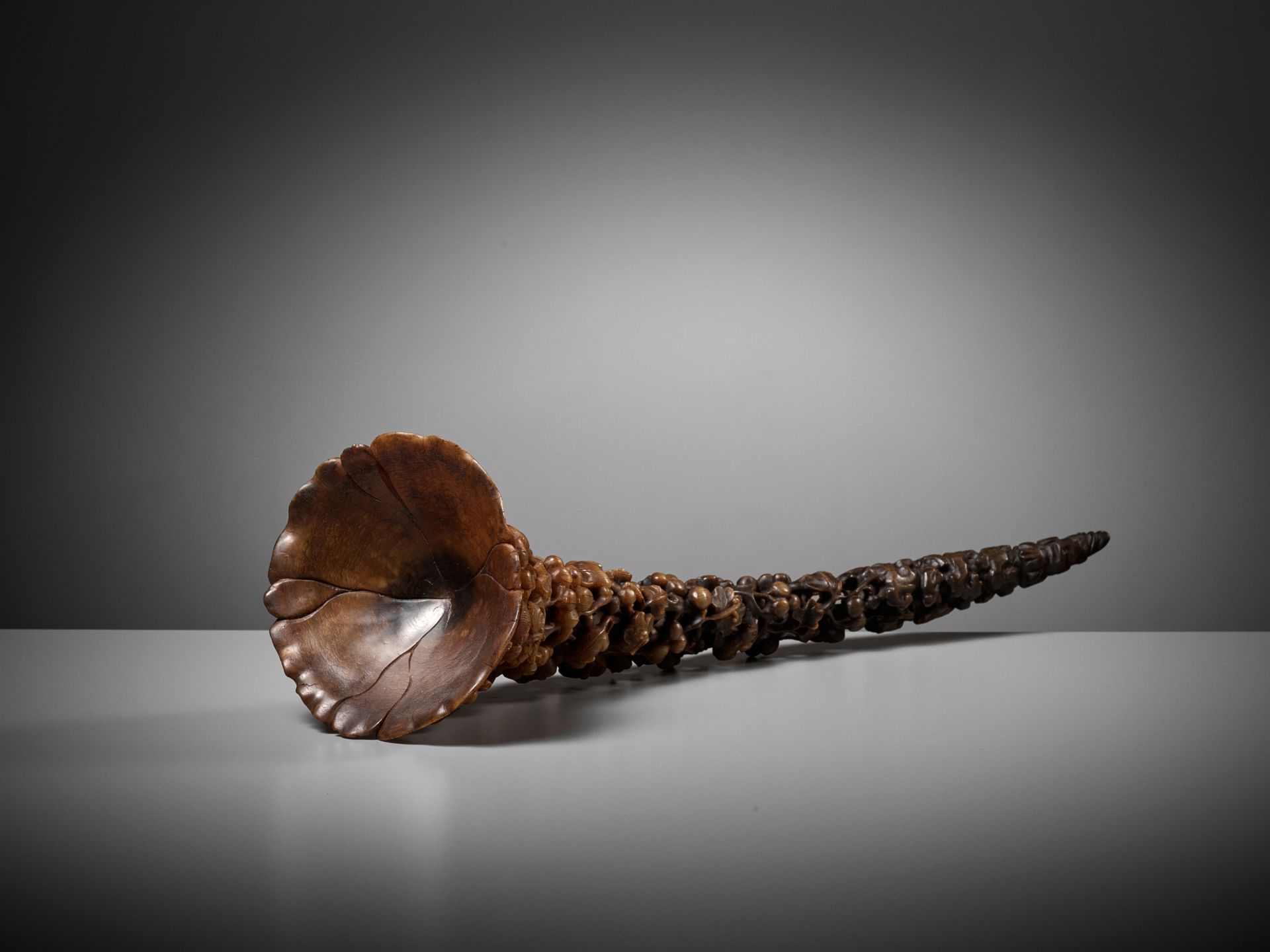 A LARGE FULL-TIP RHINOCEROS HORN CUP, 19TH CENTURY - Image 14 of 17