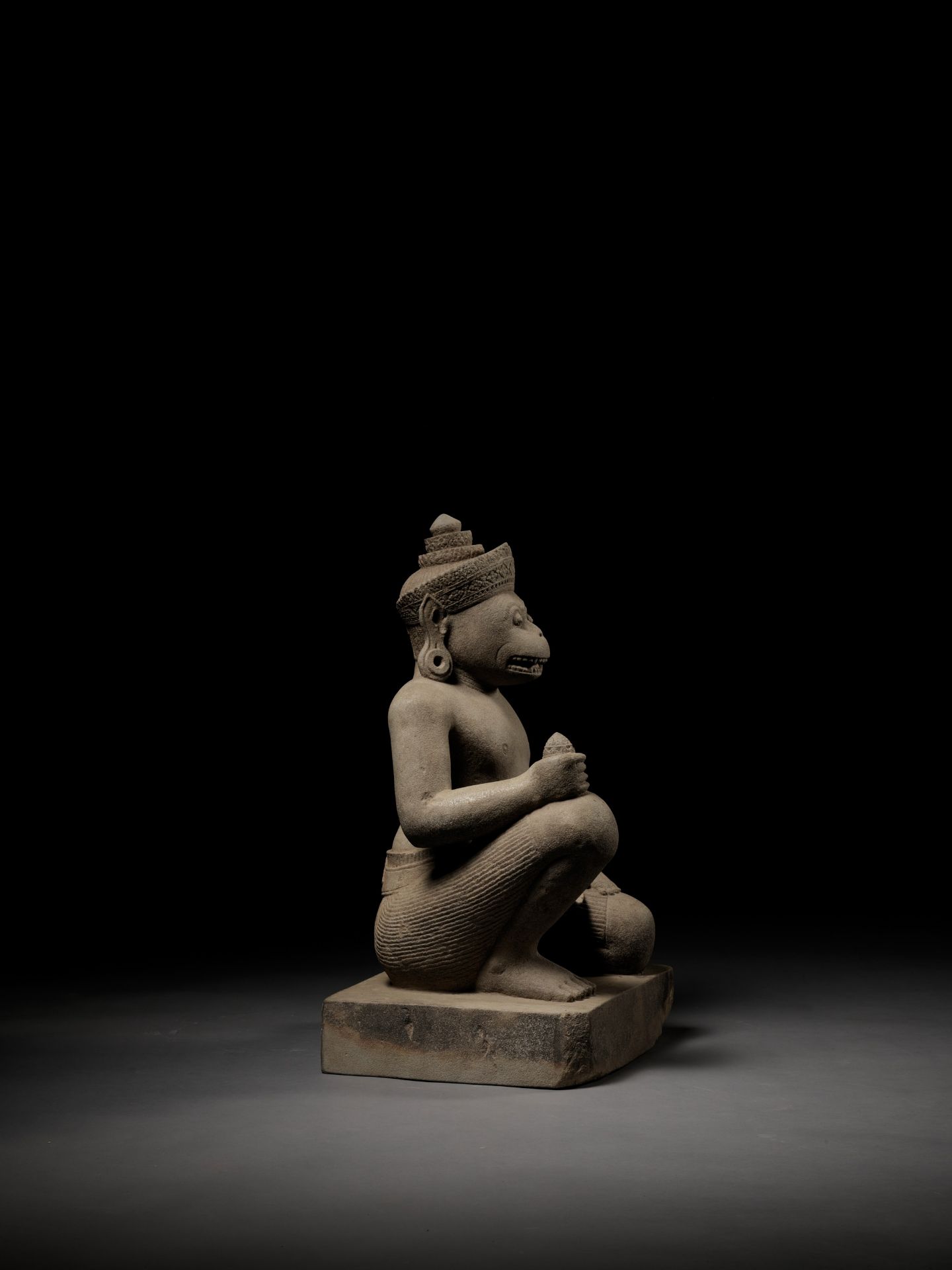 A SANDSTONE GUARDIAN FIGURE DEPICTING HANUMAN, KOH KER STYLE - Image 15 of 18