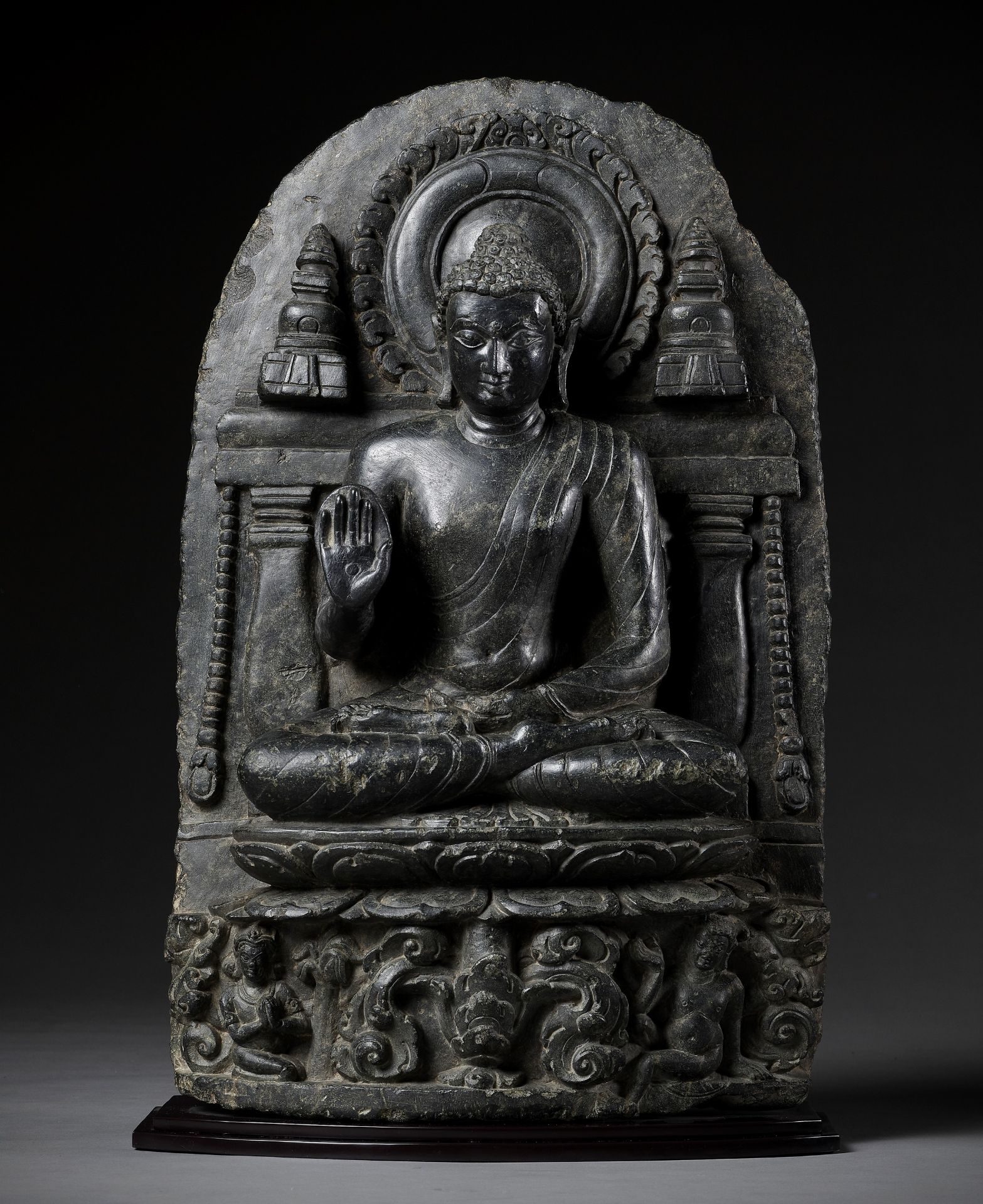 A BLACK SCHIST STELE OF BUDDHA SHAKYAMUNI, PALA PERIOD - Image 2 of 17