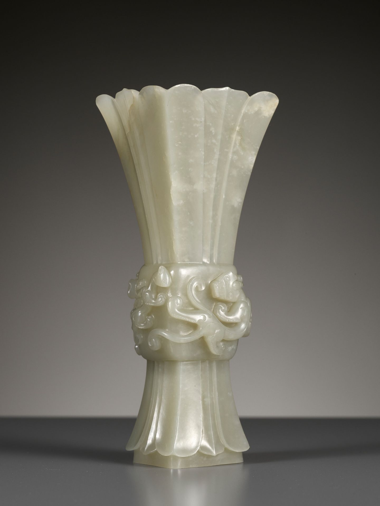 A PALE CELADON JADE PETAL-LOBED ARCHAISTIC 'CHILONG' VASE, QIANLONG PERIOD - Image 17 of 18