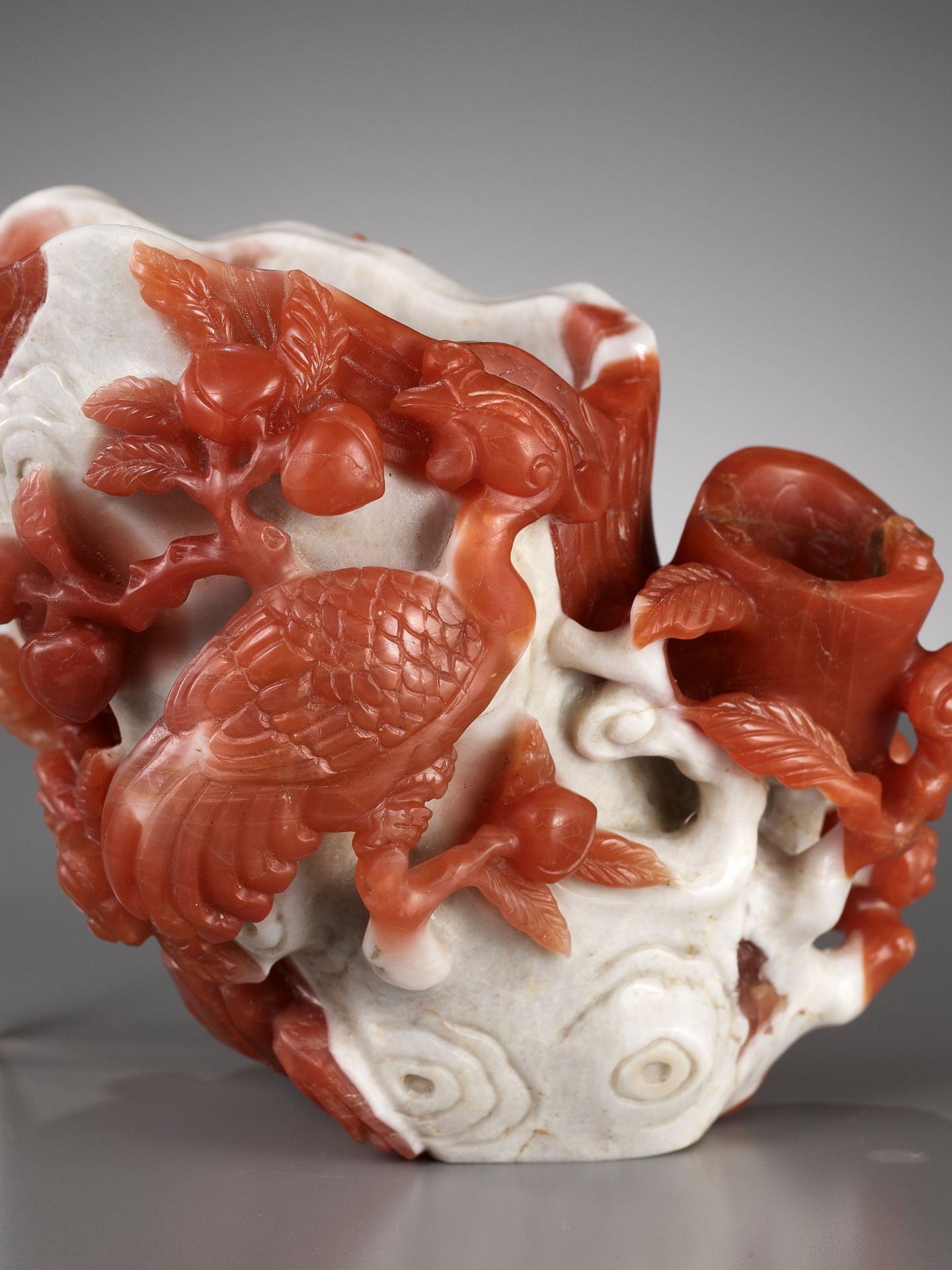 A CARNELIAN AGATE 'PHOENIX AND LINGZHI' VASE, QING DYNASTY - Image 3 of 11