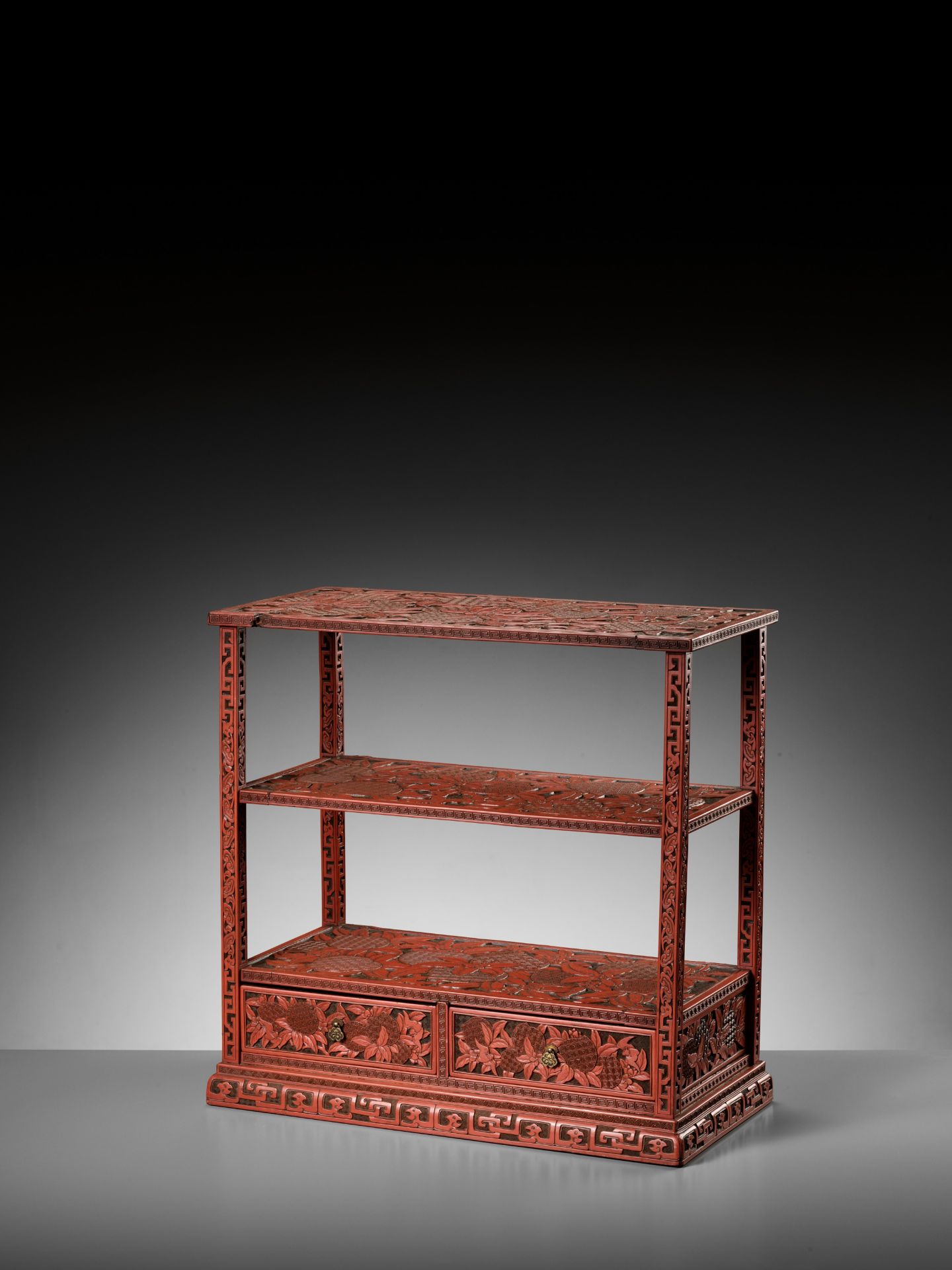 A FINE CINNABAR LACQUER DISPLAY STAND, QING DYNASTY - Image 3 of 12