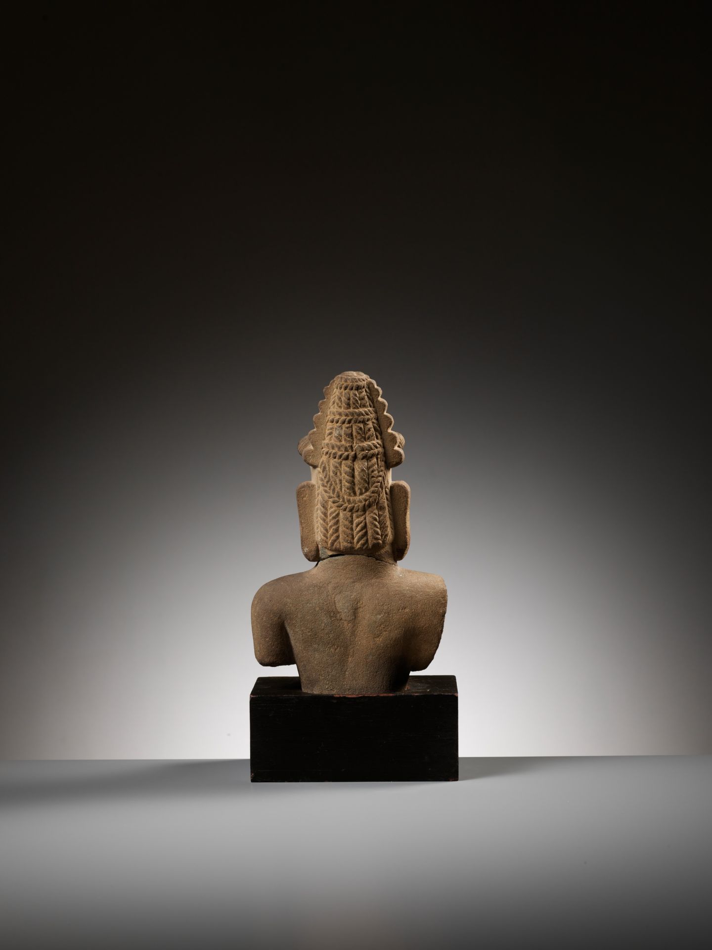 A SANDSTONE BUST OF A FEMALE DEITY, CHAM PERIOD - Image 3 of 9