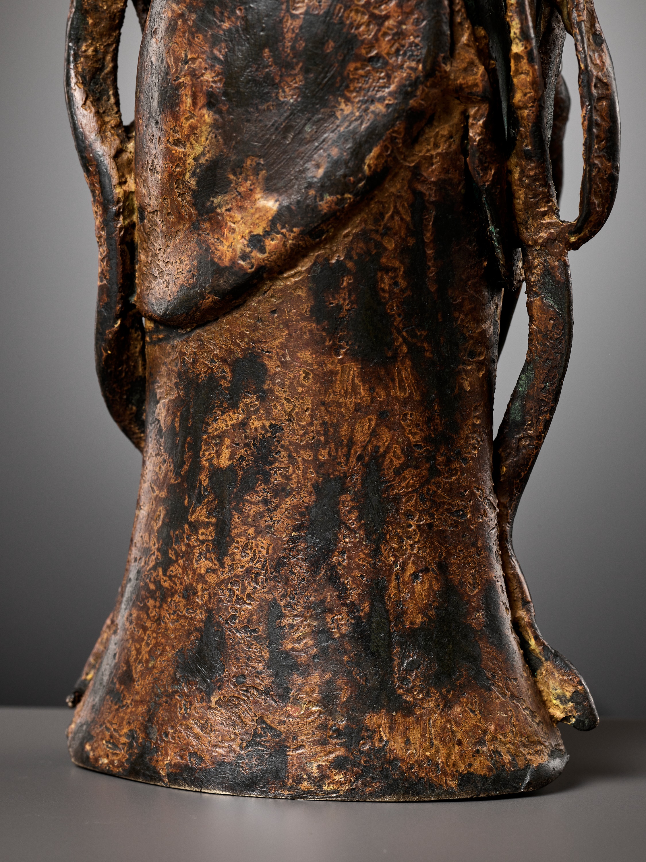 AN EXCEEDINGLY RARE BRONZE FIGURE OF GUANYIN, DALI KINGDOM, 12TH - MID-13TH CENTURY - Bild 9 aus 20