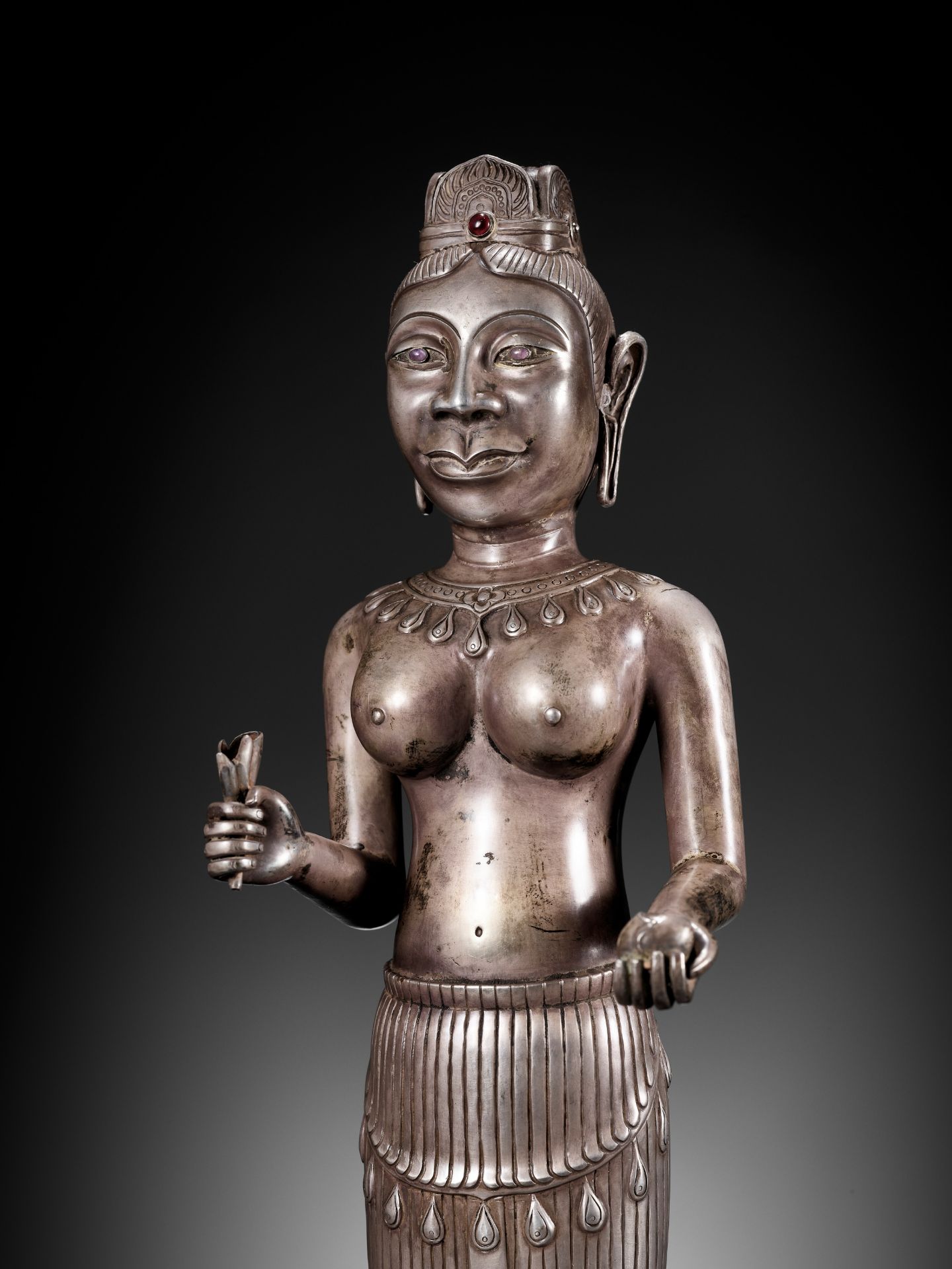 A LARGE SILVER REPOUSSE FIGURE OF UMA, CHAM PERIOD - Image 13 of 15