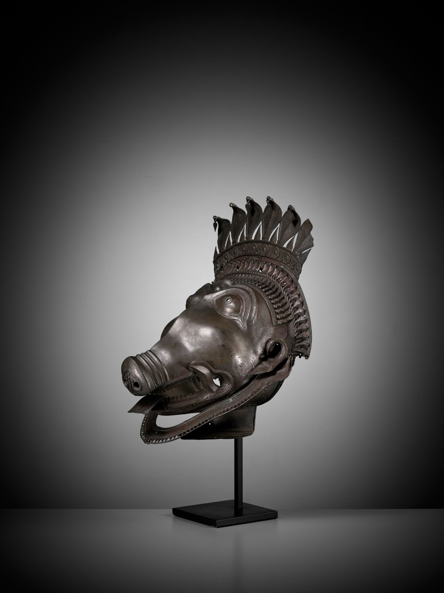 A LARGE BRONZE DANCER'S HEADPIECE IN THE FORM OF A PANJURLI BHUTA (BOAR SPIRIT DEITY) - Image 9 of 11