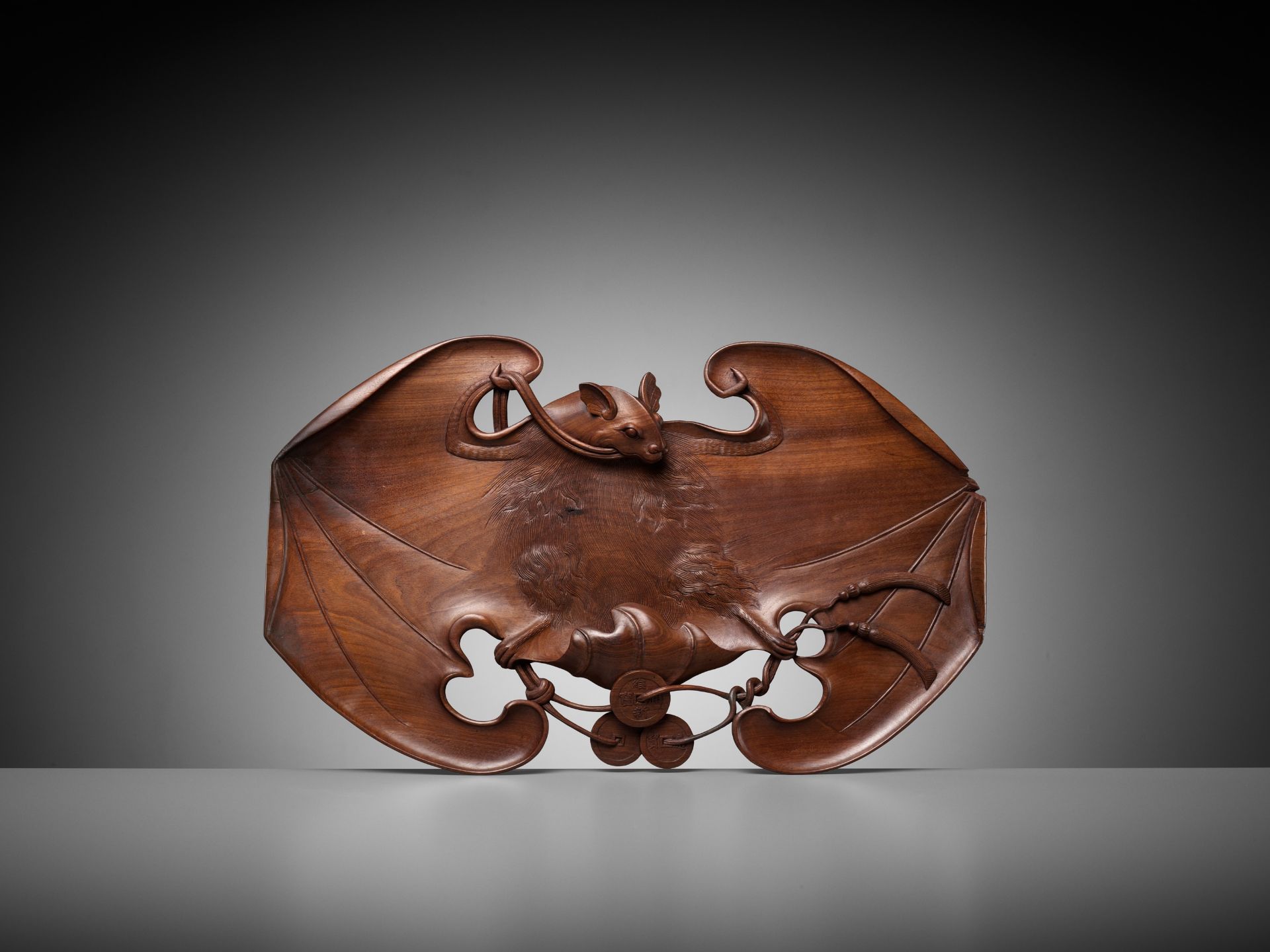 A CARVED 'BAT AND COINS' WOOD TRAY, NGUYEN DYNASTY, REIGN PERIOD OF DUY TAN - Image 2 of 8