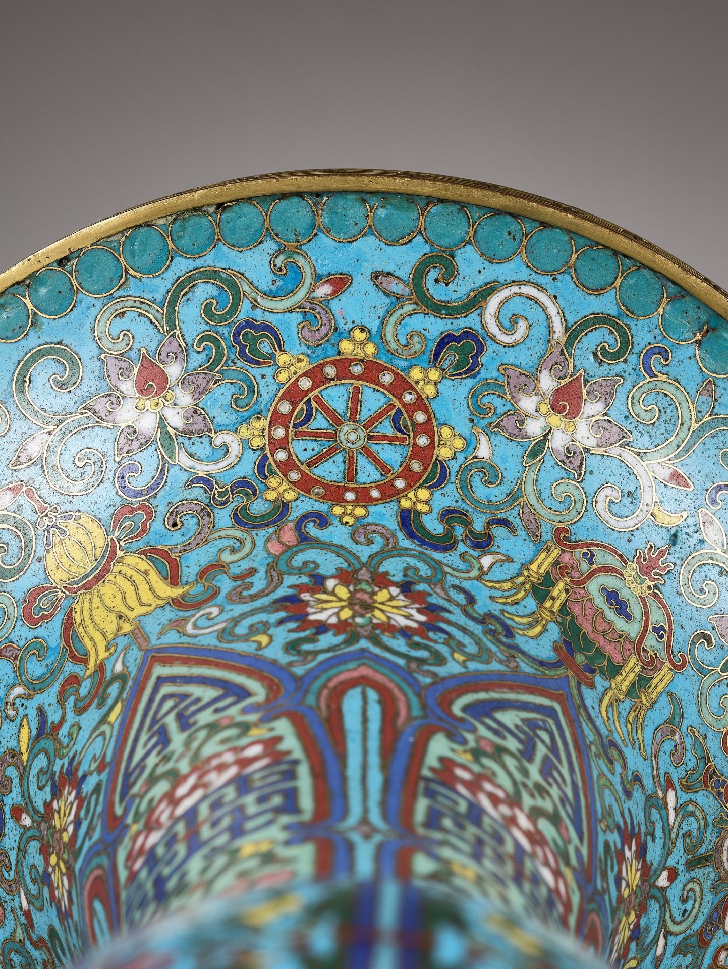 A RARE AND LARGE CLOISONNE ENAMEL 'BAJIXIANG' VASE, GU, QIANLONG PERIOD - Image 15 of 17