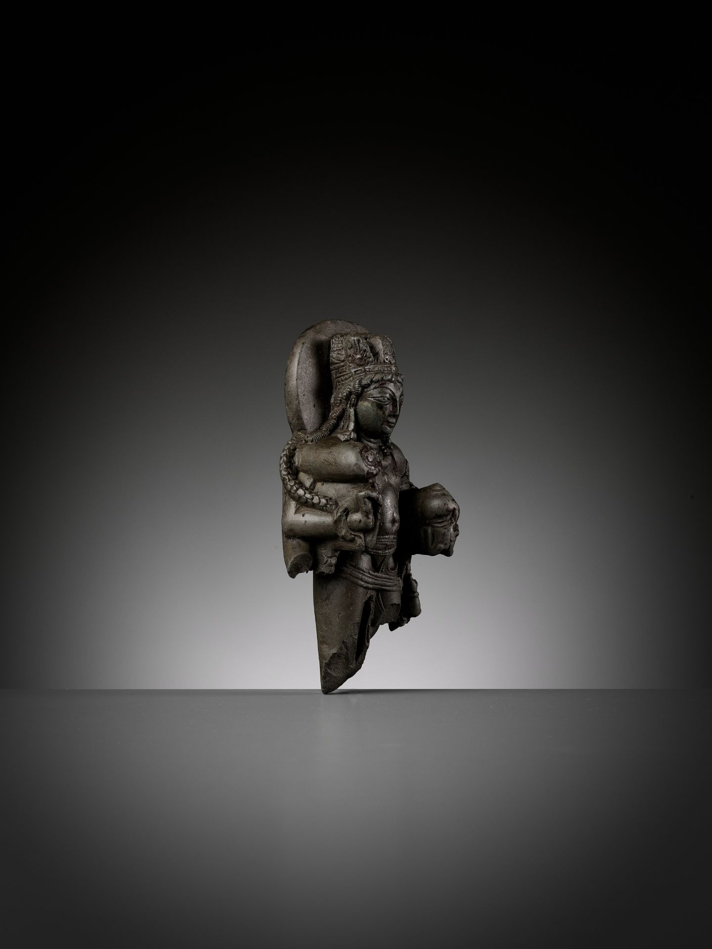 A GRAY SCHIST BUST OF VISHNU, KASHMIR, 8TH-9TH CENTURY - Image 3 of 7