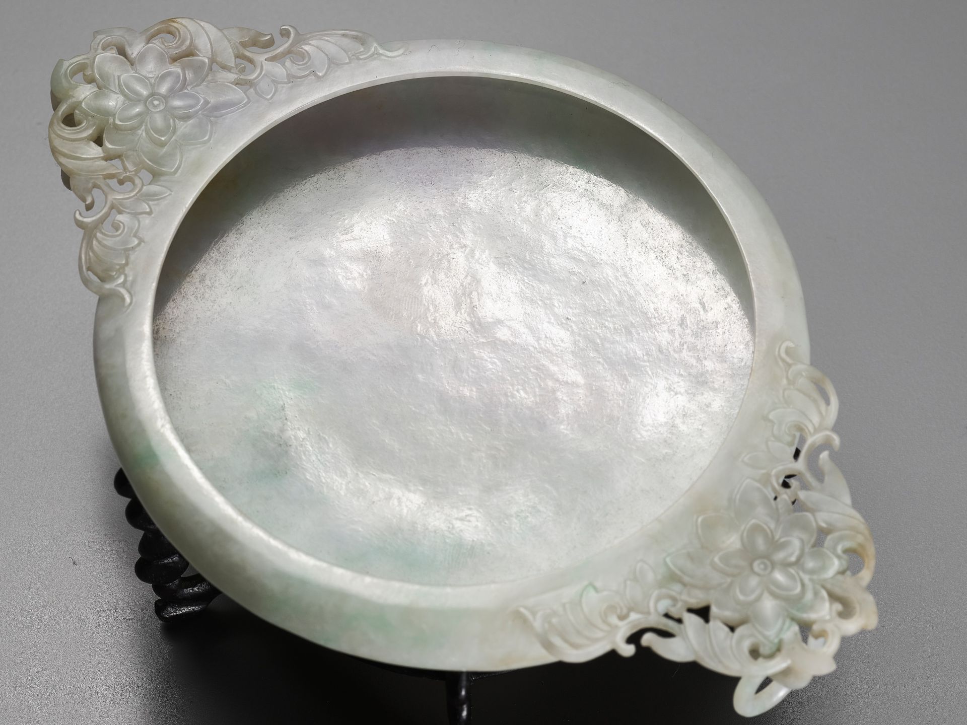 A PAIR OF RARE MUGHAL-STYLE JADEITE MARRIAGE BOWLS, LATE QING DYNASTY - Image 9 of 12