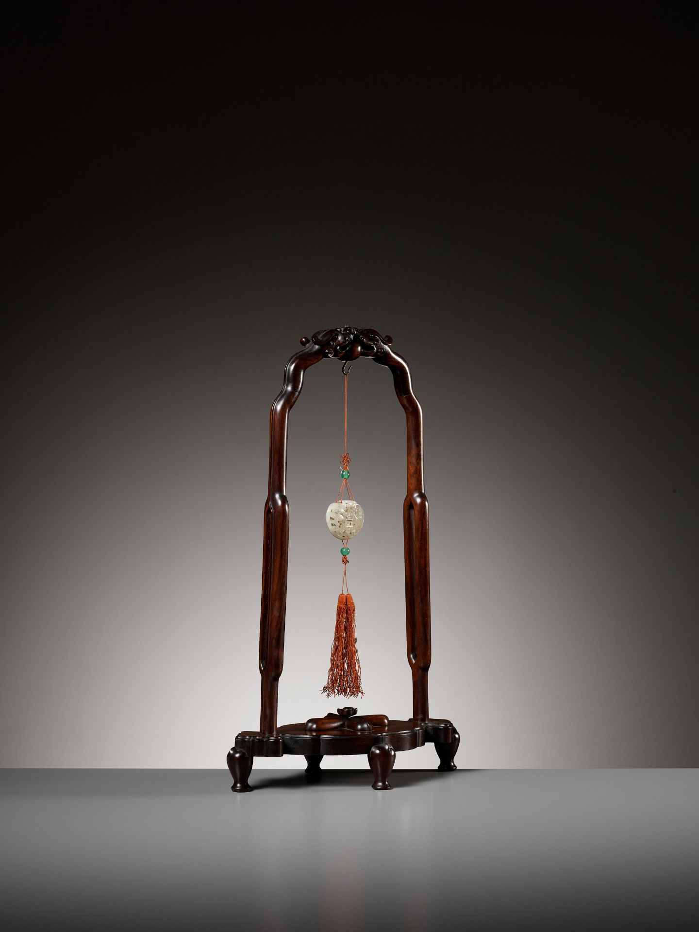 A WHITE JADE POMANDER AND MATCHING WOOD STAND, QIANLONG - Image 6 of 8