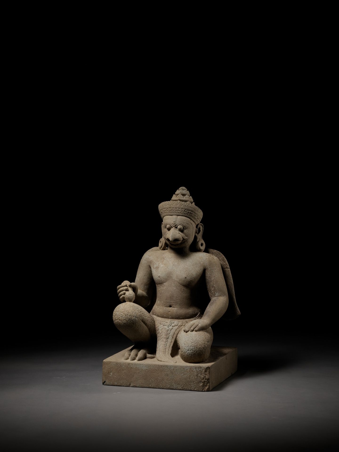 A SANDSTONE GUARDIAN FIGURE DEPICTING GARUDA, KOH KER STYLE - Image 12 of 17