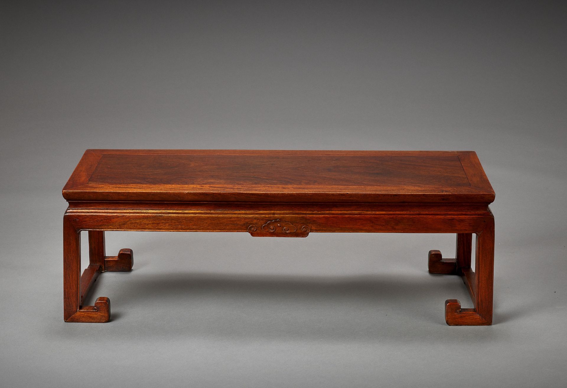 A RARE RECTANGULAR HUANGHUALI KANG TABLE, 18TH CENTURY