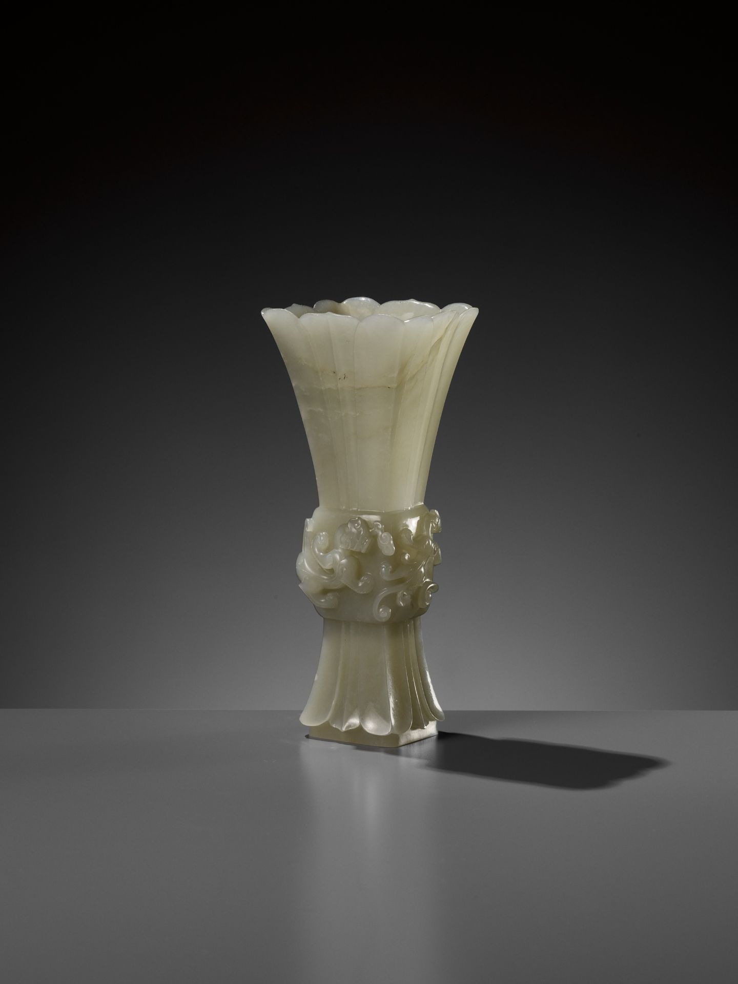 A PALE CELADON JADE PETAL-LOBED ARCHAISTIC 'CHILONG' VASE, QIANLONG PERIOD - Image 18 of 18