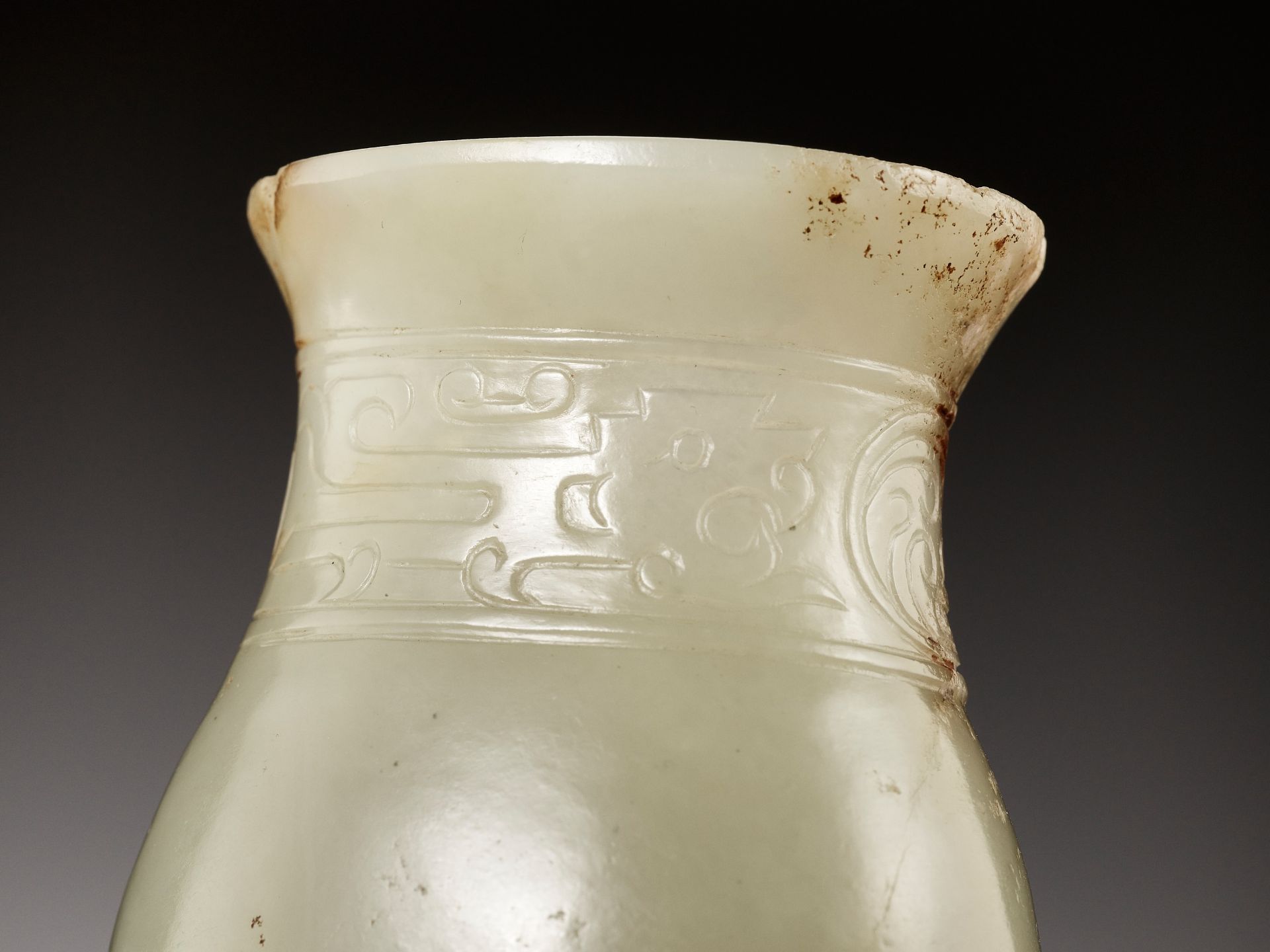 A RARE ARCHAISTIC 'SHANG BRONZE IMITATION' JADE VESSEL, ZHI, LATE SONG TO EARLY MING DYNASTY - Image 6 of 20