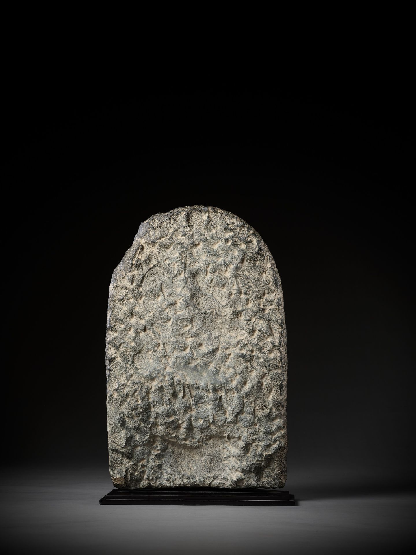 A BLACK SCHIST STELE OF BUDDHA SHAKYAMUNI, PALA PERIOD - Image 8 of 17