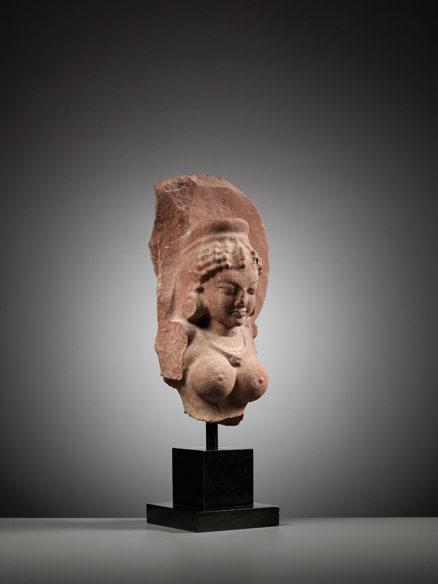 A PINK SANDSTONE BUST OF A GODDESS, GUPTA PERIOD - Image 9 of 9