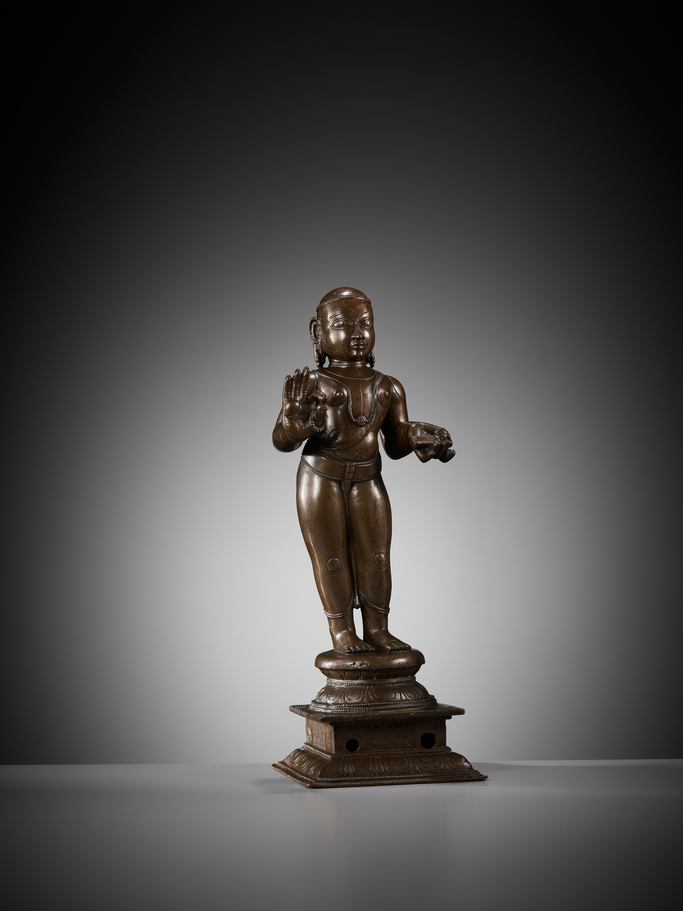 A LARGE COPPER ALLOY FIGURE OF MANIKKAVACAKAR, TAMIL NADU, 14TH-15TH CENTURY - Bild 9 aus 16