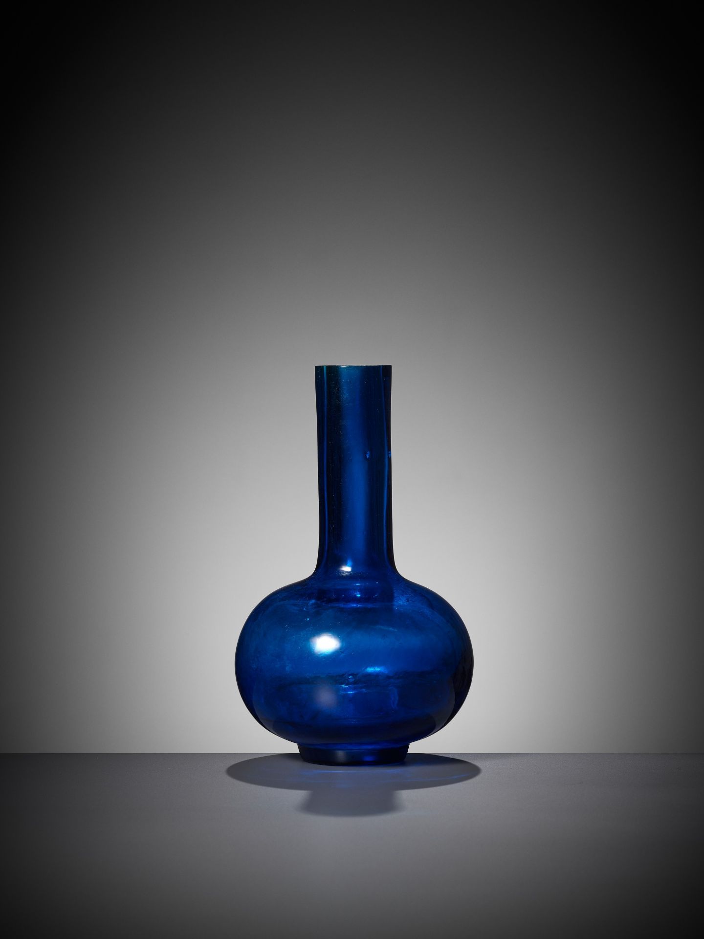 A RARE AQUAMARINE BLUE GLASS BOTTLE VASE, QIANLONG MARK AND PERIOD - Image 2 of 11