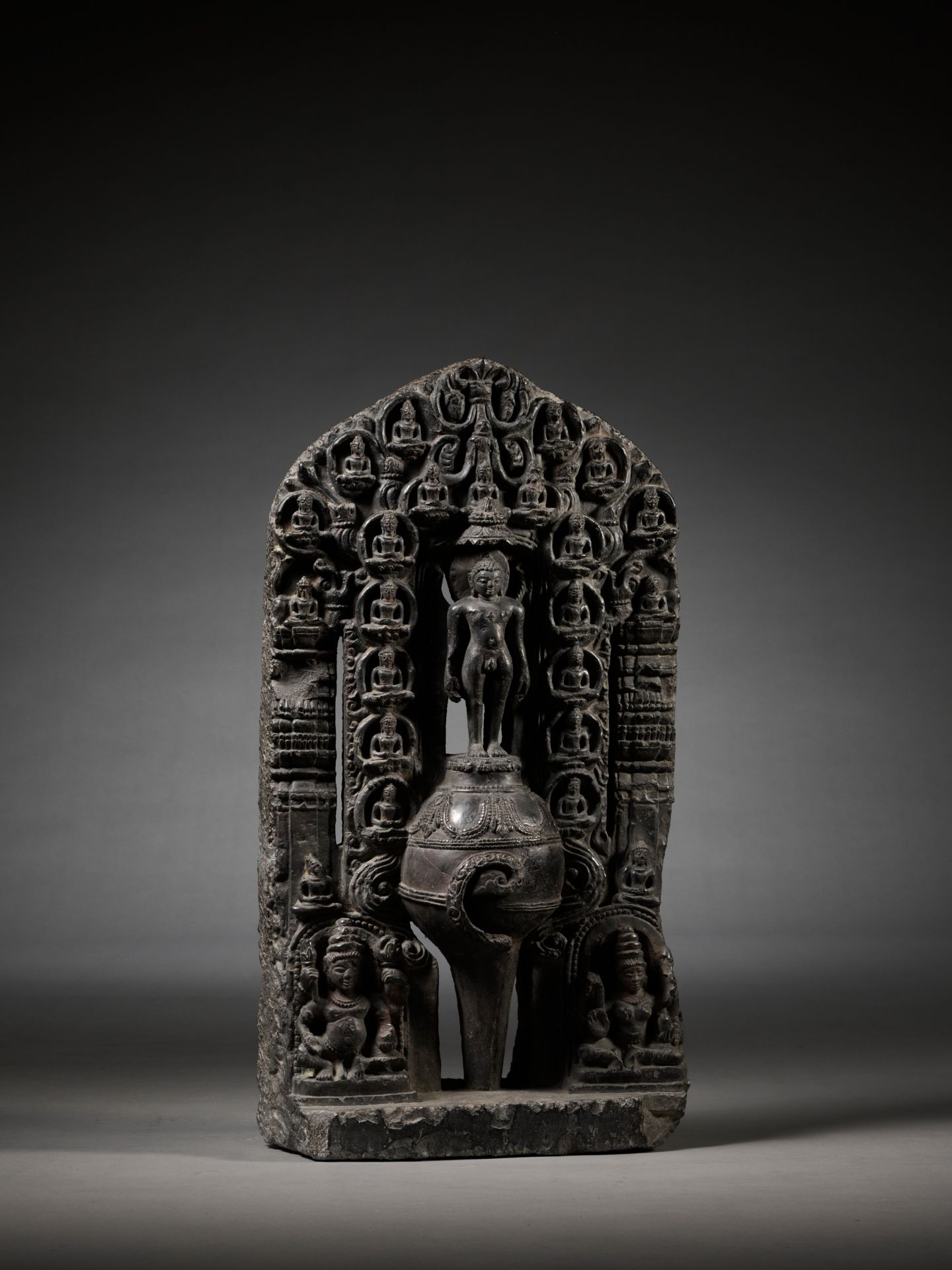 A BLACK STONE STELE OF NEMINATHA, THE 22ND JAIN TIRTHANKARA - Image 9 of 10