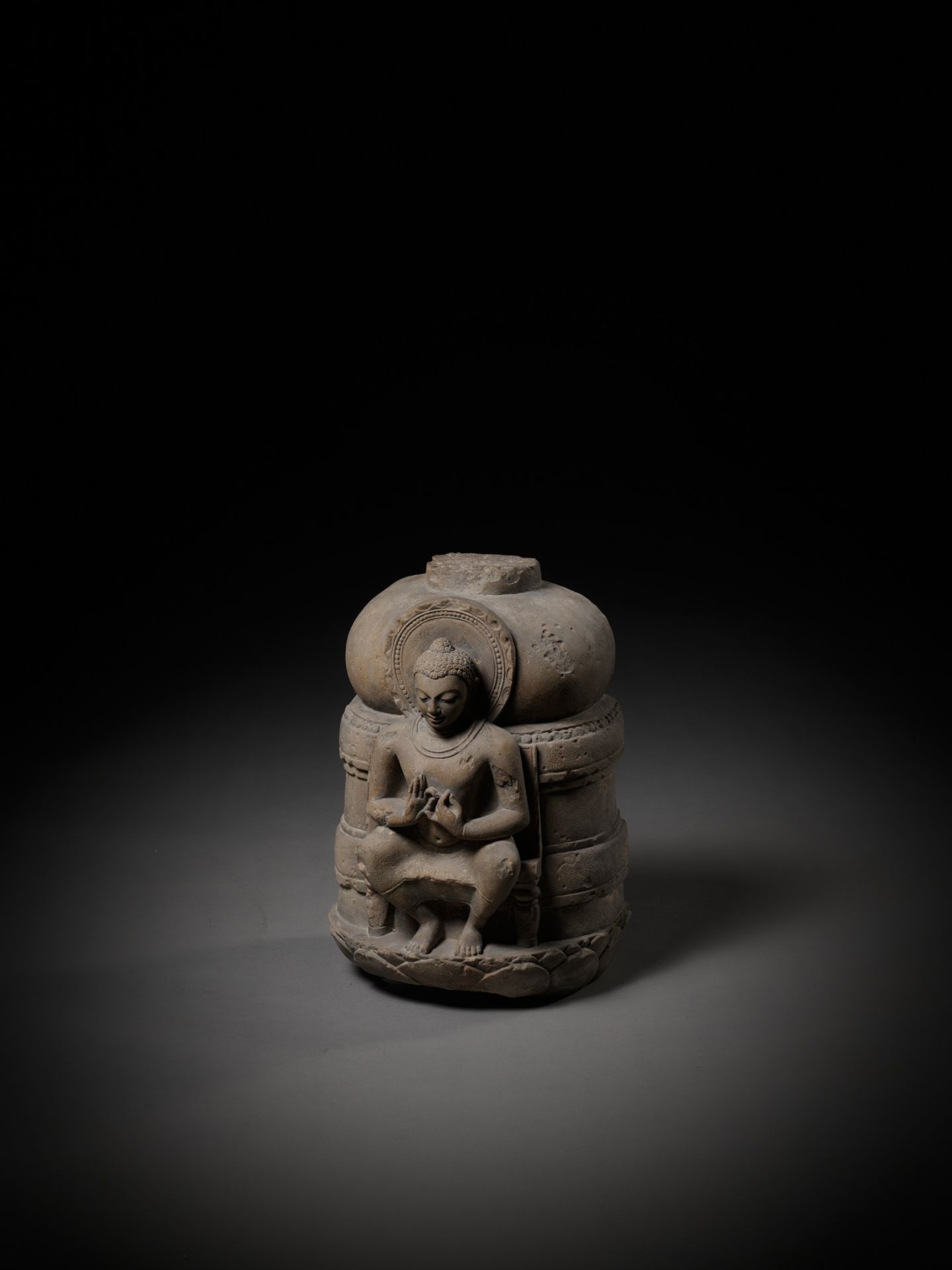 A SANDSTONE STUPA DOME FRAGMENT DEPICTING BUDDHA, POST-GUPTA PERIOD - Image 3 of 12