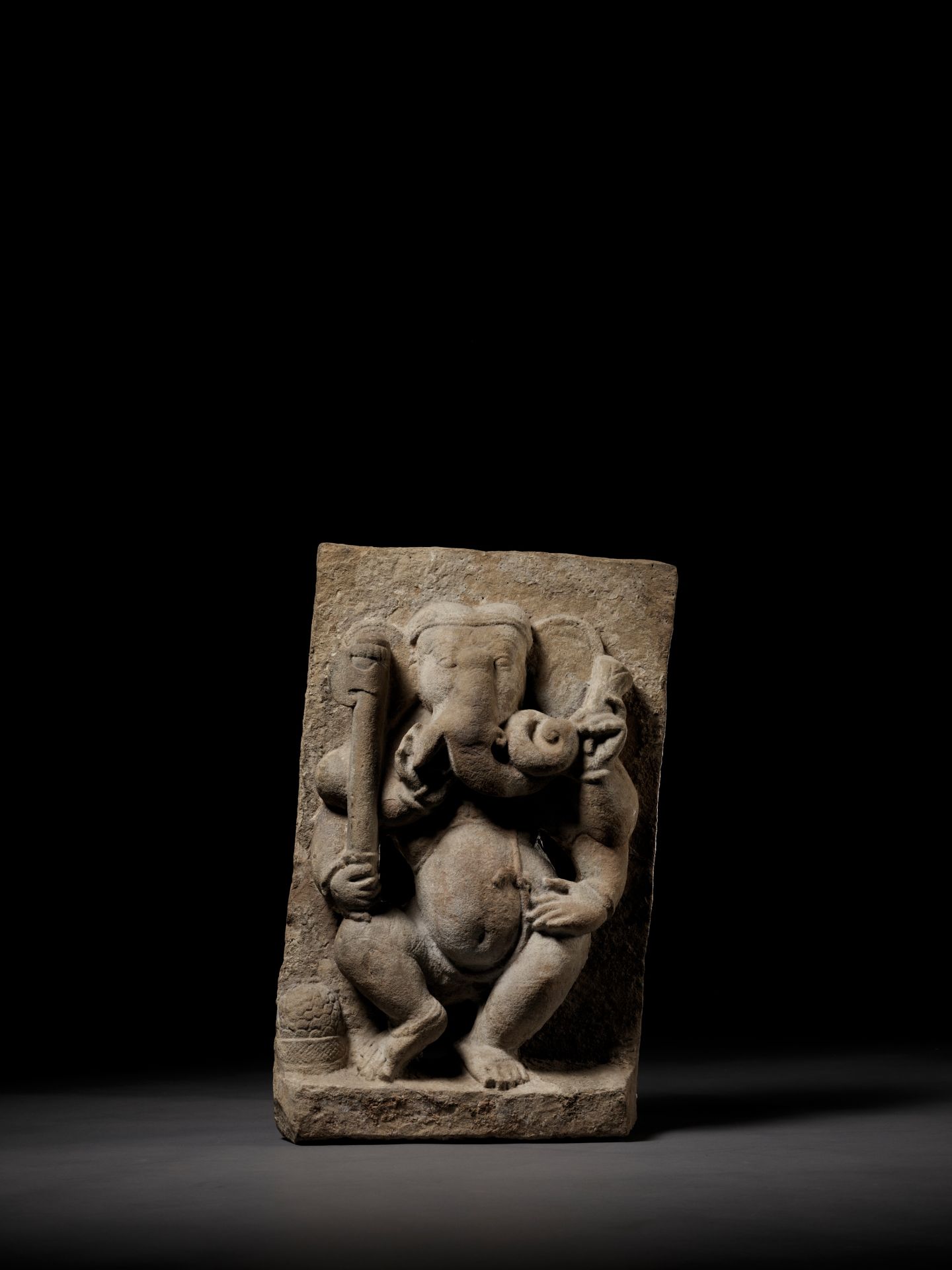 A BUFF SANDSTONE FIGURE OF DANCING GANESHA, MAHAGANAPATI, 10TH CENTURY - Image 2 of 11